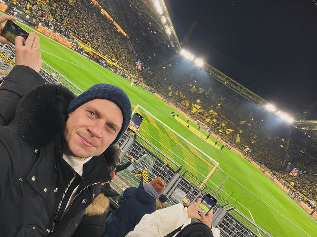 ウカシュ・ピシュチェクのインスタグラム：「Auf gehts @bvb09 💪🏻」