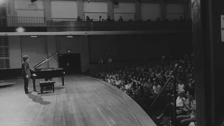 反田恭平のインスタグラム：「-Debut concert in Sydney (Day1) 09.12.2023- Today's encores were Mozart, Grieg, Chopin, Schumann-Liszt, and Chopin…  Thank you for coming!!!! See you tomorrow at the Master Class.  #sydney #piano #concert」