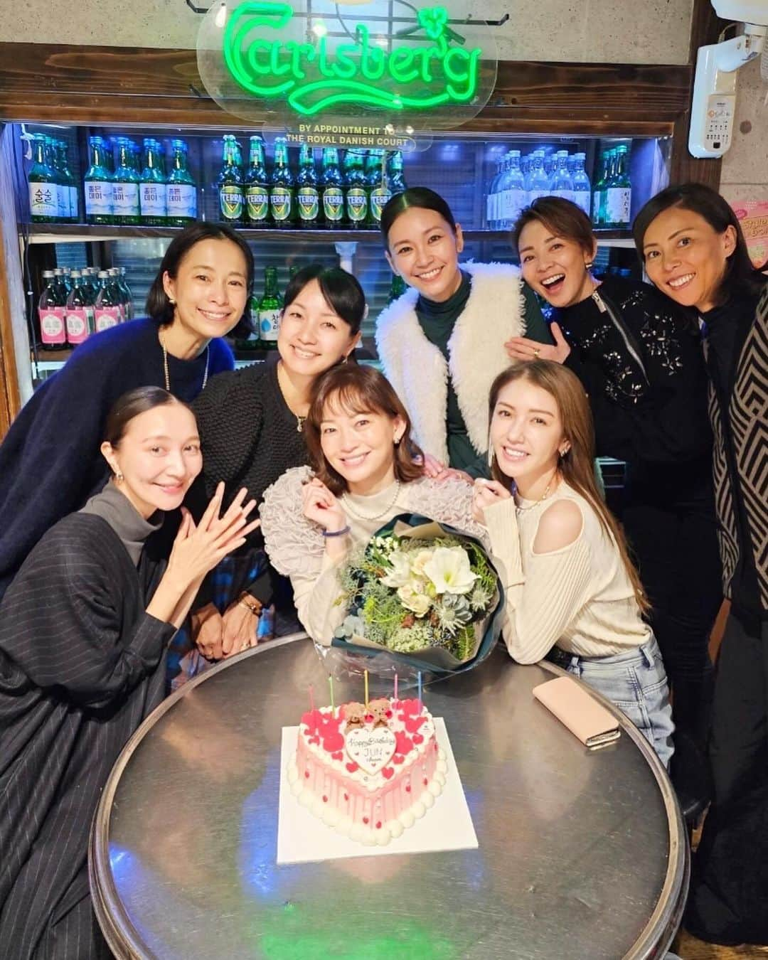 AYUMIさんのインスタグラム写真 - (AYUMIInstagram)「新大久保に集合して 純ちゃんのお誕生日のお祝いと忘年会♪  同世代の心強い友、かわいくて優しい純ちゃん お誕生日おめでとう❣️ みんなでお祝いができて嬉しかった✨  久しぶりにしほちゃんにも会えて みんなきれいでパワフル✨  発売中の andGIRL には美香ちゃんの格言カレンダー付き！ 美しい美香ちゃんと格言のカレンダーには、女子の心にズキュンの言葉がたくさん載っているよ✨  食後には愛可、なおちゃん、甘糟ちゃんと お茶もしてホッコリ☺️  みんな元気で、笑顔で、幸せだ💚」12月9日 20時55分 - ayumiayunco