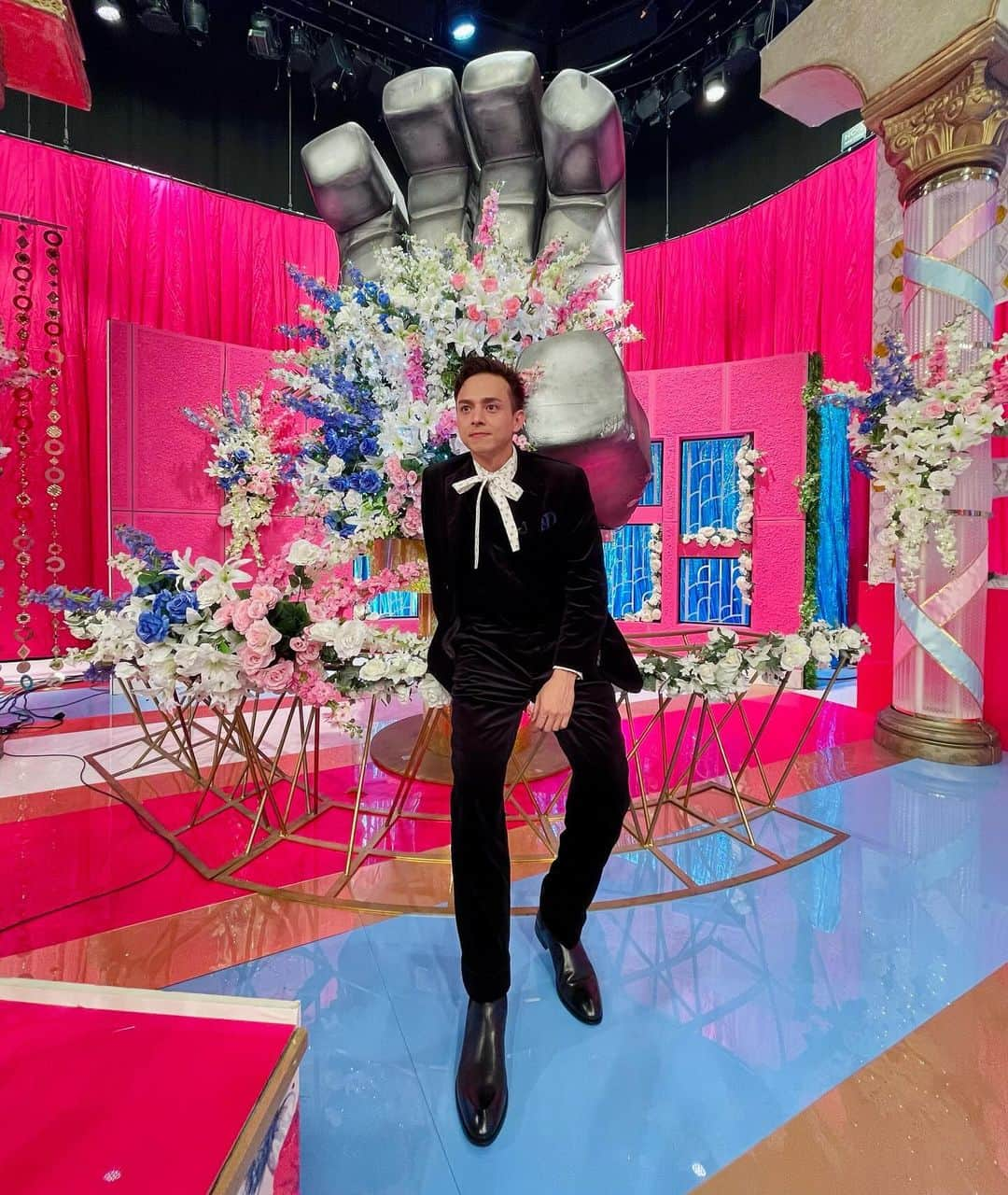 満島真之介のインスタグラム：「🎀🎀🎀  ★フジテレビ★ 『#上田晋也のトーク検定2023』  12月9日（土）今夜9時～放送！  はじまったーよ✨  +･.･+･.･+･.･+･.･+･.･+･.･+･.･+ Styling: @danyadeee  SUITS: @lanvincollection_mens +･.･+･.･+･.･+･.･+･.･+･.･+･.･+」