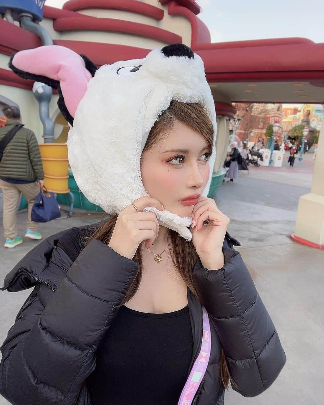 🦋🦋𝐻🦋🦋さんのインスタグラム写真 - (🦋🦋𝐻🦋🦋Instagram)「🍬🍭 ・ 家族で🏰💗 あったかくなったらまたみんなで行きたいなー🫶🏻🎀 ・ ＃知らんおっちゃん消しゴム使ってほんまごめんやで ＃いっつもタイムラグ」12月9日 21時04分 - whatcha_gonna_do_hh