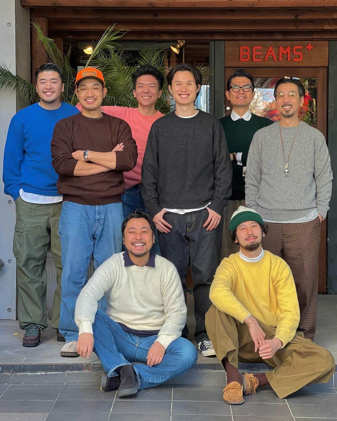 BEAMS+のインスタグラム：「・  BEAMS PLUS RECOMMEND  BEAMS PLUS  "Cashmere silk 7-gauge crew neck knit."  Store staff at BEAMS PLUS HARAJUKU wearing cashmere silk knit sweaters for coordination. The rich color variation and smooth texture are attractive. The moderate thickness makes it a good innerwear suggestion for jackets.  -------------------------------------  ビームスプラス原宿のショップスタッフが、カシミヤシルクのニットセーターを着てコーディネート。豊富なカラーバリエーションと滑らかな肌触りが魅力的。程良い厚みでジャケットのインナーにも提案しています。   #beams #beamsplus #beamsplusharajuku  #mensfashion #cashmere #cashmeresweater」