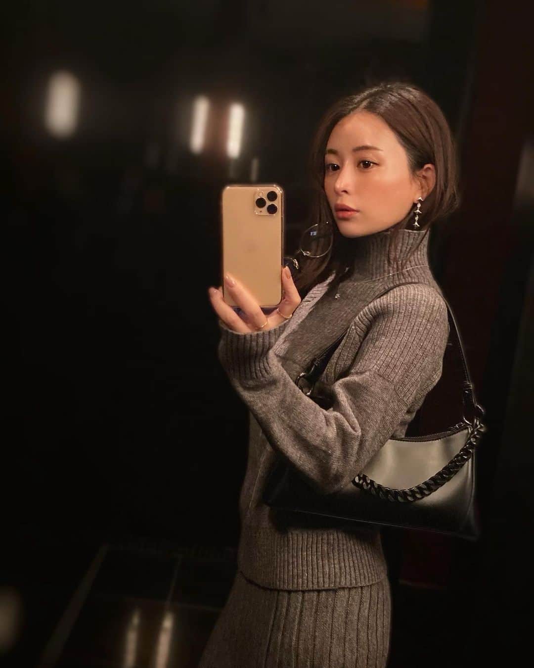 山本彩未のインスタグラム：「気軽に着れて可愛いしちゃんと質良かった🤍  @shein_japan 👗✨ "試すたび、好きが見つかる。 届くたび、好きが増えてく。"  商品ID🤍 ・キャミセーター&カーディガン：21287014 ・ジャケット(ブラック)：11897010 ・セーター&プリーツニットスカート：24560909 ・ジャケット(ホワイト)：11318352 ・タートルネック＆ニットパンツ：23026880  クーポンコード：BFJP297  #SHEINblackfriday#SHEIN#SHEINforAll#PR#SHEINGoodFinds#saveinstyle#SHEINhome#SHEINappliances#loveshein#冬コーデ」