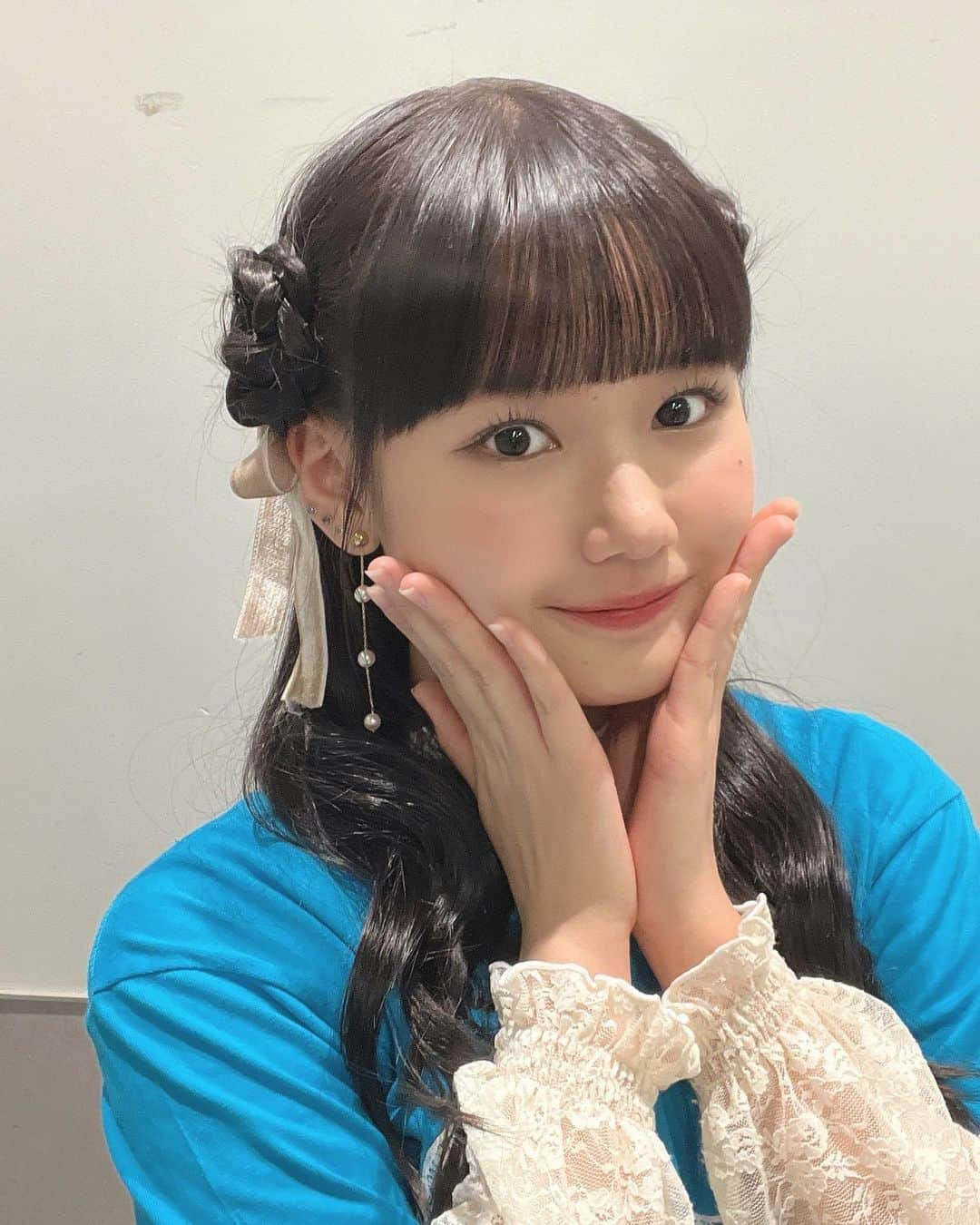 横山玲奈さんのインスタグラム写真 - (横山玲奈Instagram)「💙📸🤍 . ひつじさんヘアしました🐑 . . #morningmusume23 #横山玲奈 #アイドルヘアアレンジ」12月9日 21時20分 - reina_yokoyama.official