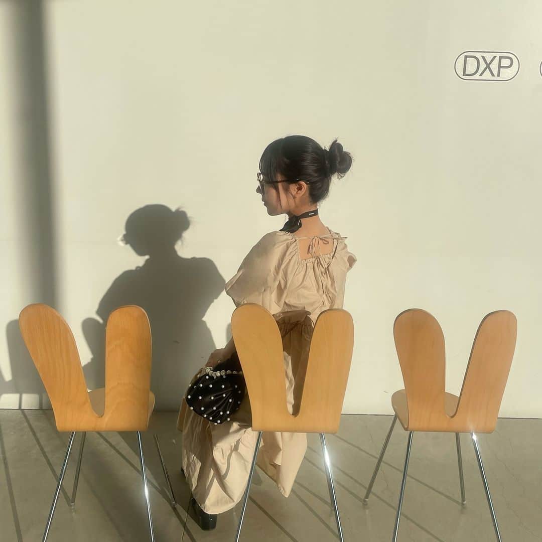 桃木兎羽さんのインスタグラム写真 - (桃木兎羽Instagram)「うさぎみたいな椅子と🐰♡」12月9日 21時13分 - momoki_0515