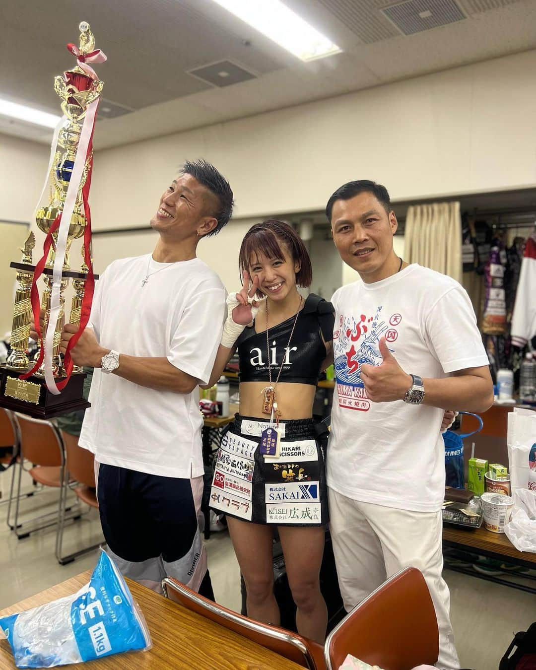 城戸康裕さんのインスタグラム写真 - (城戸康裕Instagram)「2人ともおめでとうーー😆✨🥊 ・ ・ あきひろも美優ちゃんも、最初ジムに来た17.8歳の頃は、ちんちくりんのへっぽこちゃんだったけど、 ・ ・ 今はK-1を引っ張るチャンピオンになったんだなぁって改めて思った☺️✨ ・ ・ なんかあの頃が遠い昔の懐かしい思い出のような感じがするぐらい、2人とも本当強くなった❗️ ・ ・ 番狂せが多い中、盤石の試合を魅せた2人は本当素晴らしかった✨ ・ ・ おめでとう❗️ ・ ・ #俺も負けてられん！ @akhiro_kaneko  @miyuu11224028  @k1wgp_pr  @diviner_official」12月9日 21時13分 - yasuhiro.kido