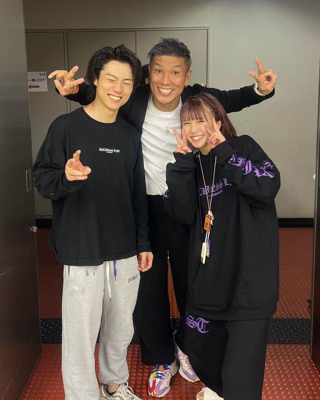 城戸康裕のインスタグラム：「2人ともおめでとうーー😆✨🥊 ・ ・ あきひろも美優ちゃんも、最初ジムに来た17.8歳の頃は、ちんちくりんのへっぽこちゃんだったけど、 ・ ・ 今はK-1を引っ張るチャンピオンになったんだなぁって改めて思った☺️✨ ・ ・ なんかあの頃が遠い昔の懐かしい思い出のような感じがするぐらい、2人とも本当強くなった❗️ ・ ・ 番狂せが多い中、盤石の試合を魅せた2人は本当素晴らしかった✨ ・ ・ おめでとう❗️ ・ ・ #俺も負けてられん！ @akhiro_kaneko  @miyuu11224028  @k1wgp_pr  @diviner_official」