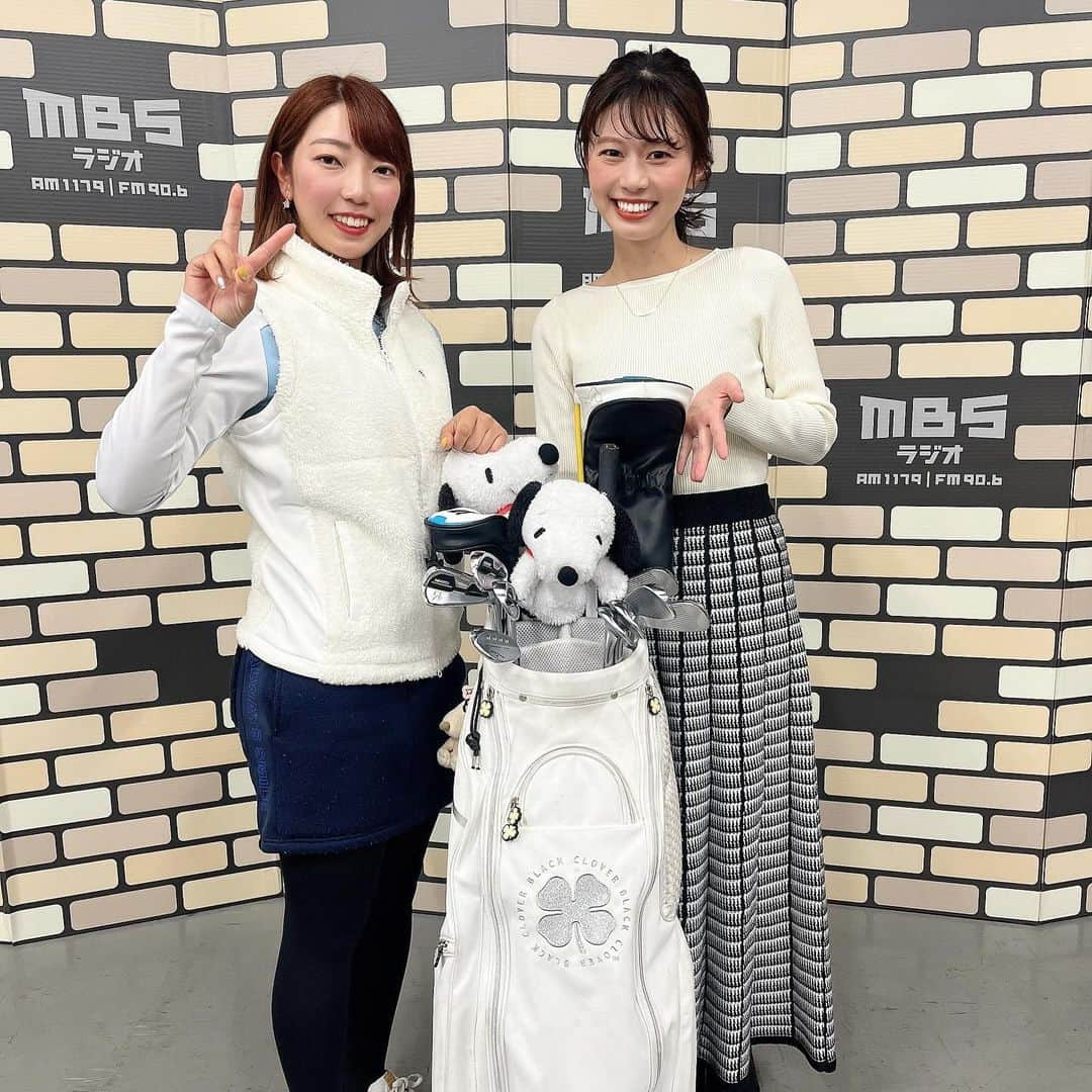 河谷麻瑚のインスタグラム：「.  明日、12/10(日)朝6:20-6:50から💖 MBSラジオ【河谷麻瑚のSunday Morning Shot！】放送です！！　 　 ゲストは、　 中谷茉由プロ😍☺️  　 小さい頃から石川遼プロに憧れていた！という中谷プロ🩷　 昔、貴重な体験をしたそうで・・・😍　 　 中谷プロの話を聞いて、私自身すごく興奮してしまいました🥹　 是非、お聴きください💖　 　 #mbsラジオ#毎日放送#河谷麻瑚#まこごる#mラジ#ゴルフ#ゴルファー#女子プロゴルファー#ゴルフスイング#golf#女子プロ#jlpga#らじおんチャン#中谷茉由 #プロ」