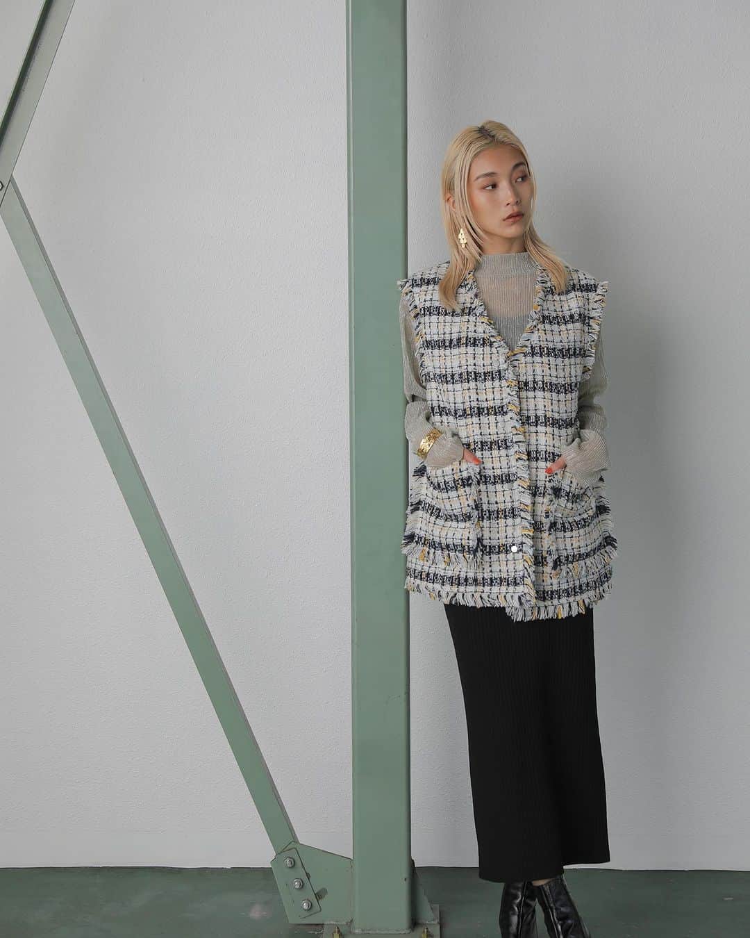 ROSE BUD（ローズバッド）さんのインスタグラム写真 - (ROSE BUD（ローズバッド）Instagram)「⁡ ⁡ NEW ARRIVALS ⁡ ⁡ ◼︎ツイードベスト #6004116002 ¥17,930(tax inc.) white / black ⁡ ⁡ 詳しくは @rosebud_official_ プロフィールのURLよりオンラインストアをチェック。 ⁡ #ROSEBUD #ROSEBUD2023aw #ローズバッド #ツイード #ツイードジャケット  #ツイードベスト」12月9日 21時24分 - rosebud_official_