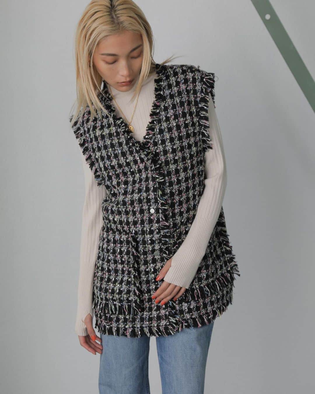 ROSE BUD（ローズバッド）さんのインスタグラム写真 - (ROSE BUD（ローズバッド）Instagram)「⁡ ⁡ NEW ARRIVALS ⁡ ⁡ ◼︎ツイードベスト #6004116002 ¥17,930(tax inc.) white / black ⁡ ⁡ 詳しくは @rosebud_official_ プロフィールのURLよりオンラインストアをチェック。 ⁡ #ROSEBUD #ROSEBUD2023aw #ローズバッド #ツイード #ツイードジャケット  #ツイードベスト」12月9日 21時24分 - rosebud_official_