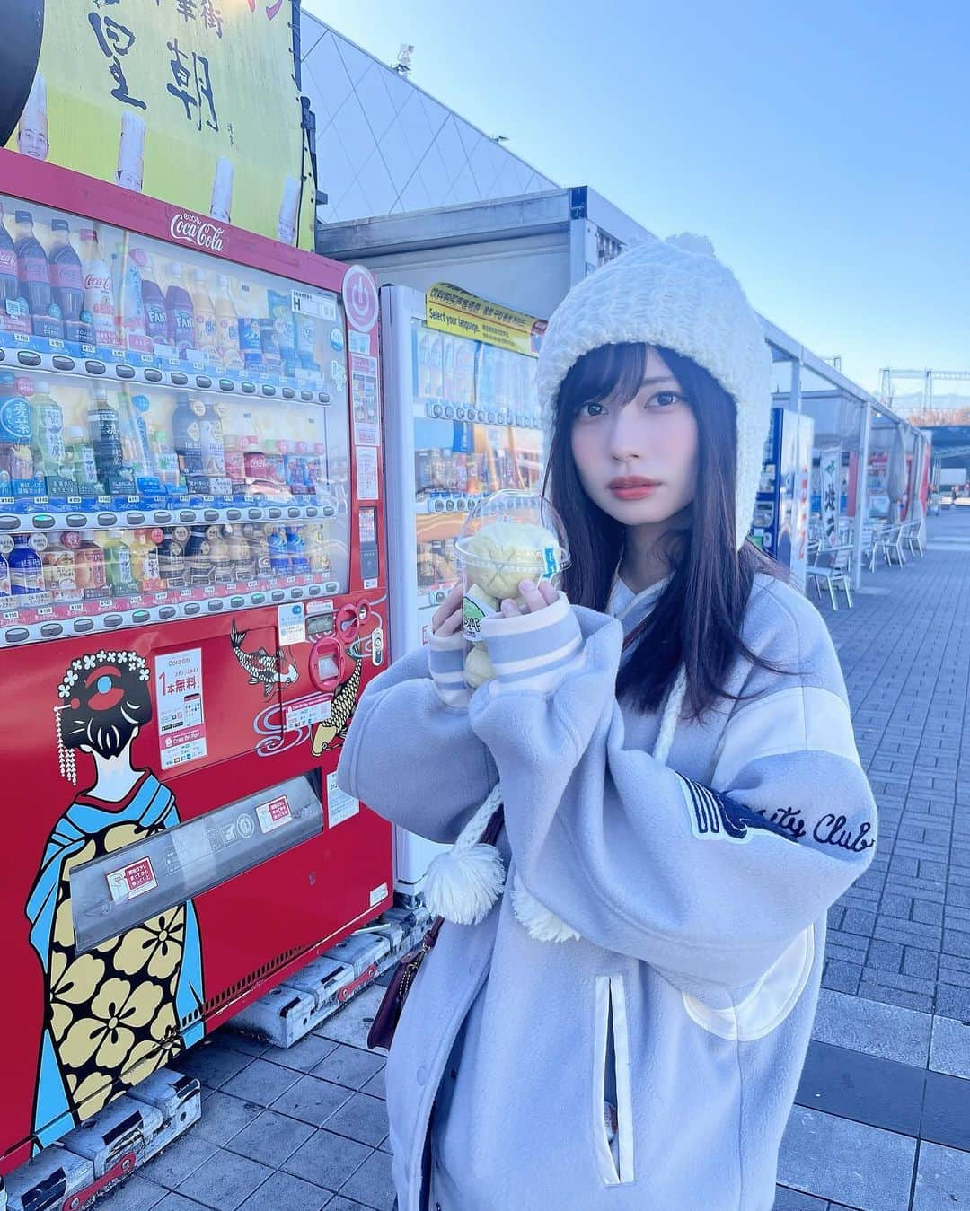 鹿目凛さんのインスタグラム写真 - (鹿目凛Instagram)「JK私服🤍  #でんぱ組inc #でんぱ組 #鹿目凛 #ぺろりん #私服 #旅行 #ニット帽 #メロンパン #海老名 #海老名サービスエリア #海老名メロンパン」12月9日 21時27分 - kaname_rin