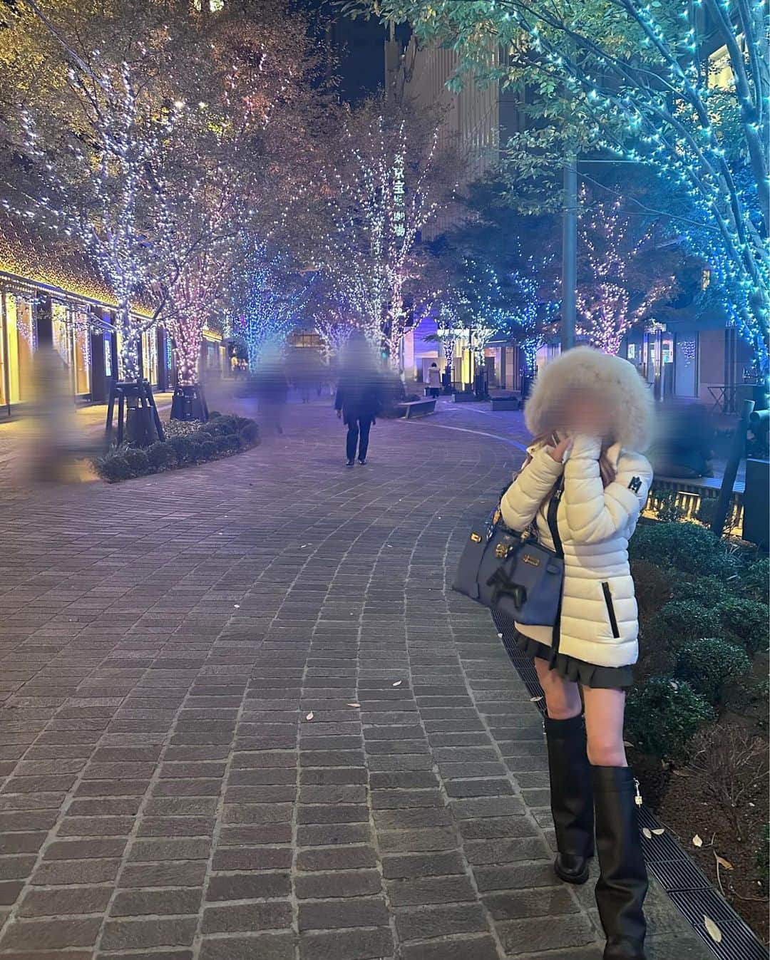 美咲キララさんのインスタグラム写真 - (美咲キララInstagram)「💙💎❄️ . フード被ればいいと思ってる🎶🎵𓈒𓏸 . . #キャバクラ #キャバ #キャバクラ嬢 #キャバ嬢 #東京 #新宿 #歌舞伎町 #池袋 #六本木  #大阪 #ミナミ #北新地 #自撮り女子 #グラビア #リュクセ #팔로우 #셀카 #自拍 #角色扮演 #cute #kawaii #셀스타그램 #얼스타그램  #マッカージュ #mackage  #ダウン」12月9日 21時31分 - ___krrnano