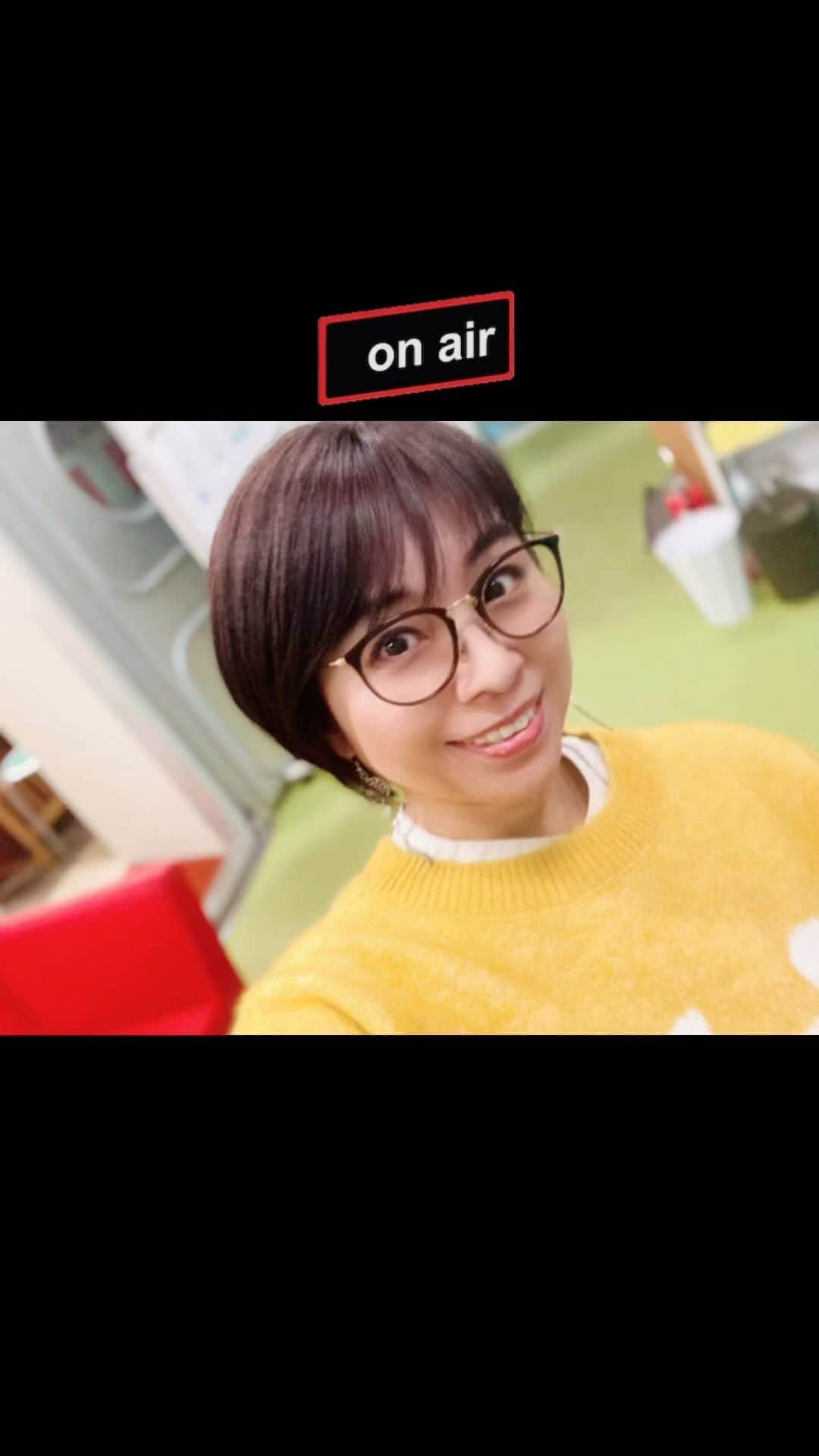 真璃子のインスタグラム：「おつかれちゃんです😊  今週もありがとうございました📻  生放送でリスナーさんと繋がれる幸せ💕  いつも、たーくさん元気いただいてます😀  今週のテーマは、  師走になって忙しくなってきたけど  色々やることもいっぱい💦  そんな時に  「気合いを入れる時に聴きたい曲」でした🖐️  私の選曲は、  #テイラースウィフト  #shakitoff  でした😊  ほんとに何かとバタバタしがちだけど  こんな時こそ、気持ちの余裕を持ちたいよね😊  なんてね、自分に言い聞かせているのでした😆（笑）  よい週末をお過ごしくださいね♪  また、来週📻  #サタカン にいまーす💕 #こだマン さん #真璃子   https://kbc.co.jp/satakan/」