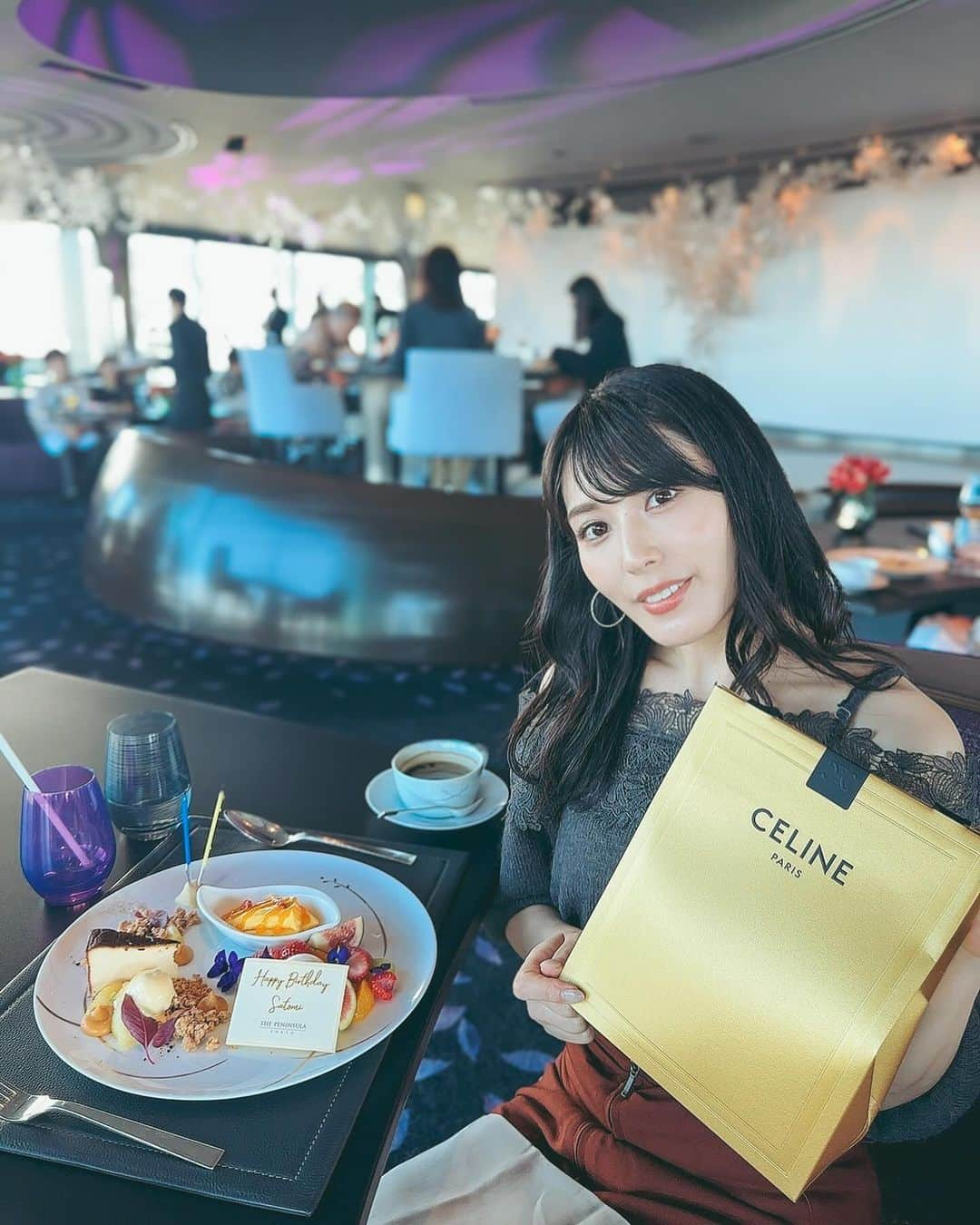 金子智美さんのインスタグラム写真 - (金子智美Instagram)「⁡ ⁡ 先日みかちぃに早めのお誕生日のお祝いを してもらったよ🎂💖 同い年で離れている時間が長くても会うと たわいもない話でたくさん笑えて、悩みも 話せる大切なお友達です👭🏻✨ いっぱい考えてくれてドンピシャなピアスを プレゼントしてくれたのでこれからたくさん 使いたいと思います(*´ω`*)💎 ⁡ 来年もたくさん会えますように…🫶 ⁡」12月9日 21時34分 - kanesato1222