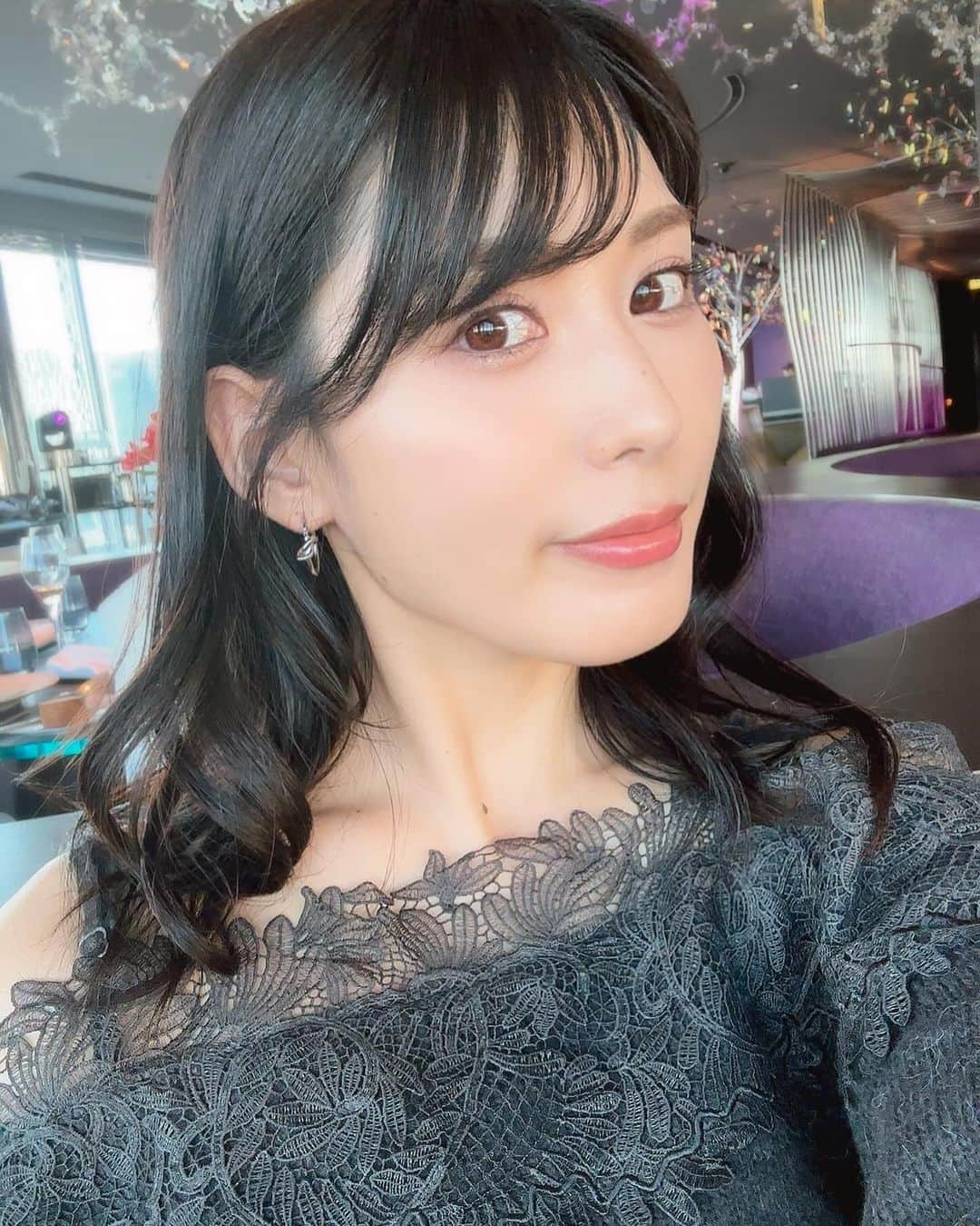 金子智美さんのインスタグラム写真 - (金子智美Instagram)「⁡ ⁡ 先日みかちぃに早めのお誕生日のお祝いを してもらったよ🎂💖 同い年で離れている時間が長くても会うと たわいもない話でたくさん笑えて、悩みも 話せる大切なお友達です👭🏻✨ いっぱい考えてくれてドンピシャなピアスを プレゼントしてくれたのでこれからたくさん 使いたいと思います(*´ω`*)💎 ⁡ 来年もたくさん会えますように…🫶 ⁡」12月9日 21時34分 - kanesato1222