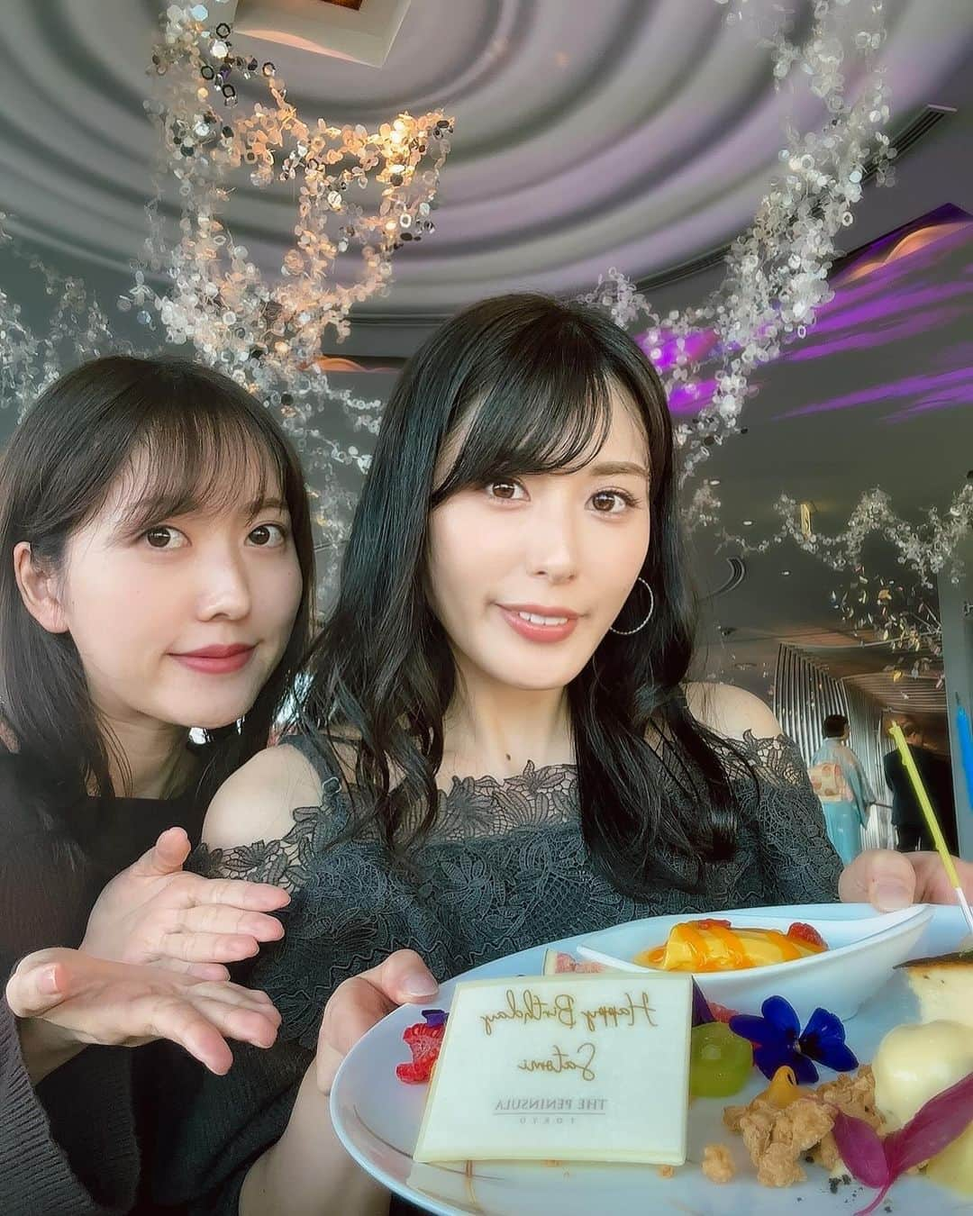 金子智美さんのインスタグラム写真 - (金子智美Instagram)「⁡ ⁡ 先日みかちぃに早めのお誕生日のお祝いを してもらったよ🎂💖 同い年で離れている時間が長くても会うと たわいもない話でたくさん笑えて、悩みも 話せる大切なお友達です👭🏻✨ いっぱい考えてくれてドンピシャなピアスを プレゼントしてくれたのでこれからたくさん 使いたいと思います(*´ω`*)💎 ⁡ 来年もたくさん会えますように…🫶 ⁡」12月9日 21時34分 - kanesato1222