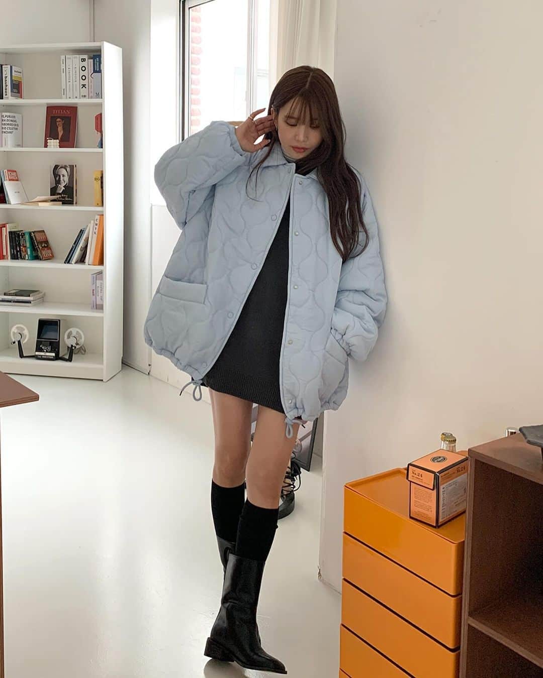 DHOLICさんのインスタグラム写真 - (DHOLICInstagram)「■PICKUPITEMS>>>『キルティング』  今の時期にぴったりのHotitemキルティングをご紹介🖤 上品さと軽いながらにあたたかい優秀アイテムです✍️  さらに今なら！ クーポンが4種発行中🎟 お得にショッピングできるチャンス✨ 〜12/10(日)23:59 —————————————— 🔍商品URLは画像内商品タグをチェック✔️  #dholic #ディーホリック #キルティングコート #キルティング #キルティングジャケット #アウターコーデ #アウター #コートコーデ #ジャンパー #冬コーデ #防寒 #防寒コーデ #韓国コーデ #韓国っぽコーデ」12月9日 21時41分 - dholic_official