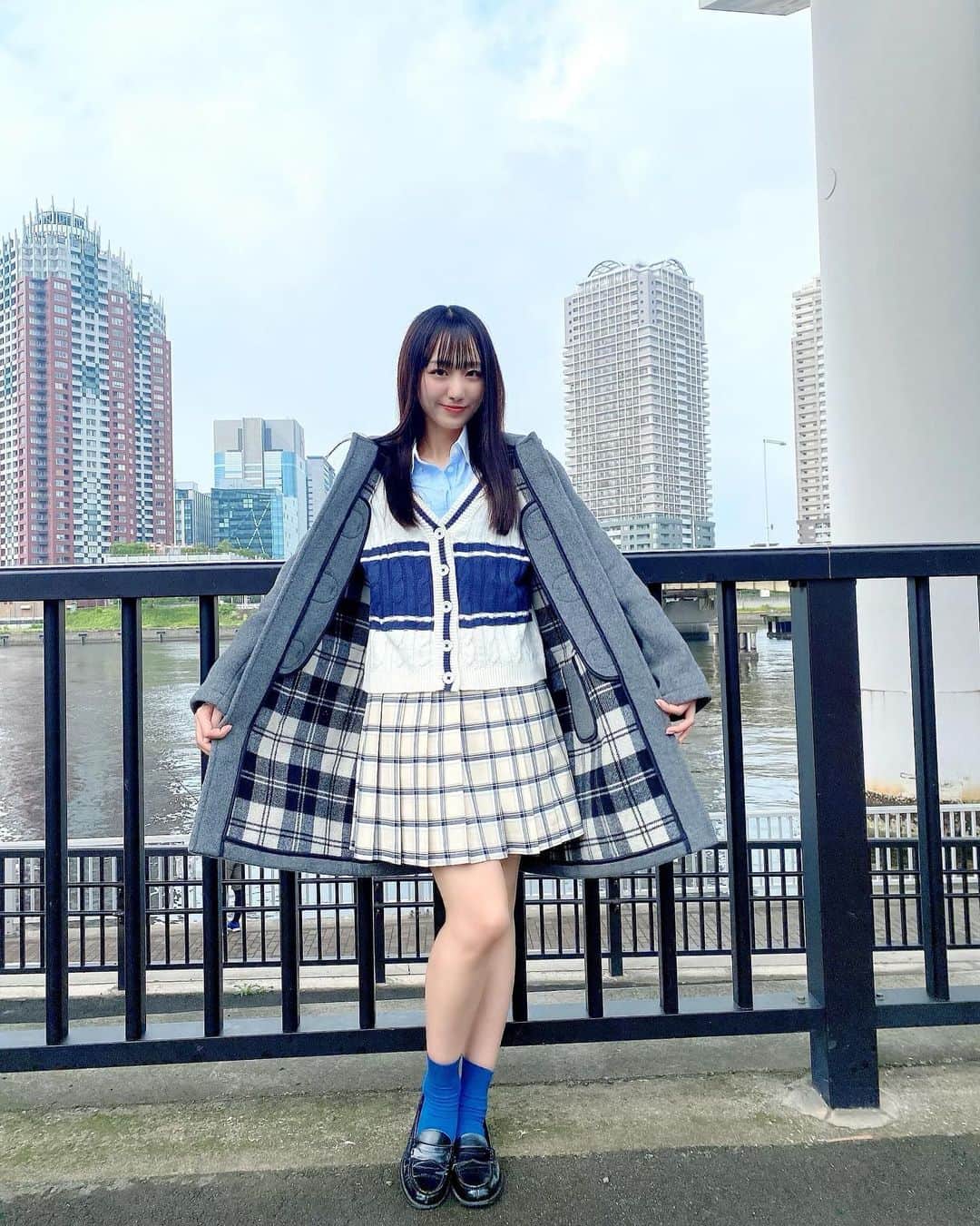 瀧脇笙古のインスタグラム：「☁️ちぇっく☁️ ⁡ ⁡ ⁡ コートの裏がチェックでかわいいなって写真 ⁡ ⁡ ⁡ #イコラブ」