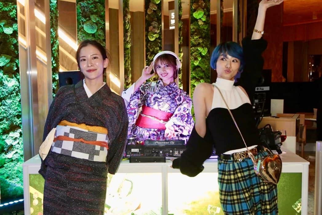 中川友里さんのインスタグラム写真 - (中川友里Instagram)「club the pepper at @pepperparlor   DJ @celly_cecilia @mizmon0111 に会いに行ってきたよん🩵💙  #dj  📸 @kyoheikimura」12月9日 21時43分 - darayunya