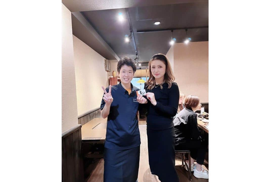 坂之下侑子さんのインスタグラム写真 - (坂之下侑子Instagram)「兄の会社の15週年コンペへ、鹿児島へ行ってきました⛳️✨  お天気も凄く良くて☀️ 何気に鹿児島でゴルフをする機会はあまりなかったので、桜島を眺めながら楽しみながらプレー出来ました🌋💕  今日は、姪っ子のいぶちゃん達と初めての知覧へ行って来ました✨ 特攻隊の方達の手紙が展示されていたのですが、10代20代の方ばかりでどんな思いでお手紙を書いたんだろうと思ったら泣けて来ました🥲  今放映中の映画『あの花が咲く丘で、君とまた出会えたら。』の原作者の汐見夏衛先生も鹿児島出身と言うのをテレビで拝見して、また観に行ってみたいなと思いました。  そして、美味しい抹茶のお店へ。知覧はお茶の日本一の生産量だと初めてお聞きして美味しいお茶を堪能する事が出来ました🍵✨  外は紅葉が綺麗で凄く良いリフレッシュにもなりました🍁  黒豚しゃぶしゃぶ八幡さんへ連れて行っていただいて、鹿児島で有名なぽんちゃんともお会いできました☺️  海外での貴重なお話もお聞き出来て楽しかったです💛🧡  鹿児島満喫出来て、最高でした🌋🍁🍵🩷  #鹿児島」12月9日 21時44分 - yukiko_s0403