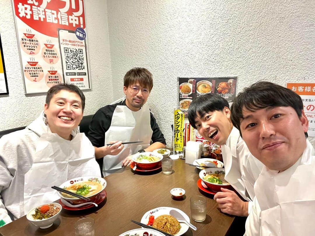 辻井亮平のインスタグラム：「今日は久しぶりに芸人と話しました。  にしむら、はたなか、ぐちやま。  タコスケ軍団と。  健康ってええなぁ。  #畠中だけ #たまたま街で会って #合流しました #山さん」