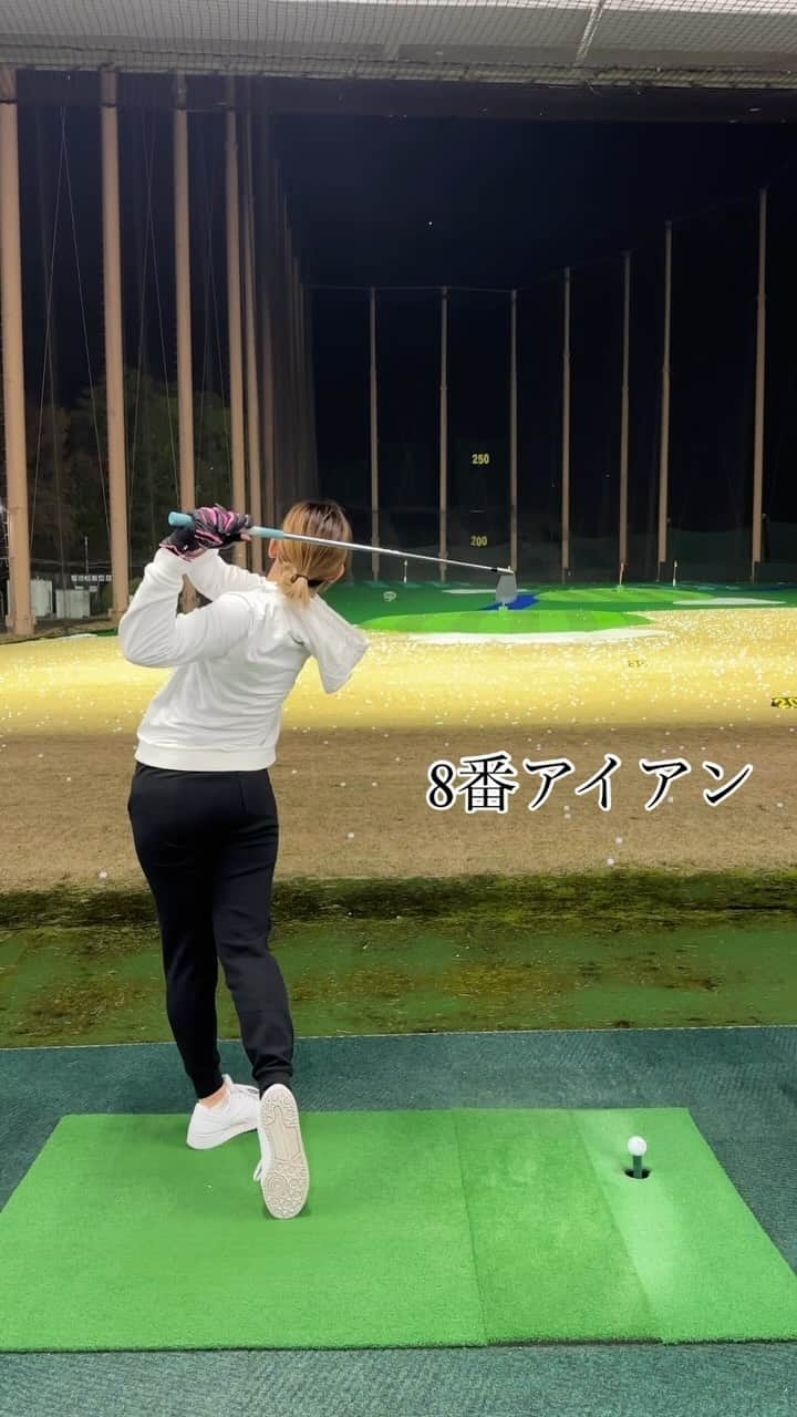 岡田唯花のインスタグラム：「. 夜の打ちっぱは弾道見えやすい🏌️‍♀️ . . #ゴルフ #ゴルフ女子 #ゴルフ練習 #ゴルフ動画 #ゴルフスイング」