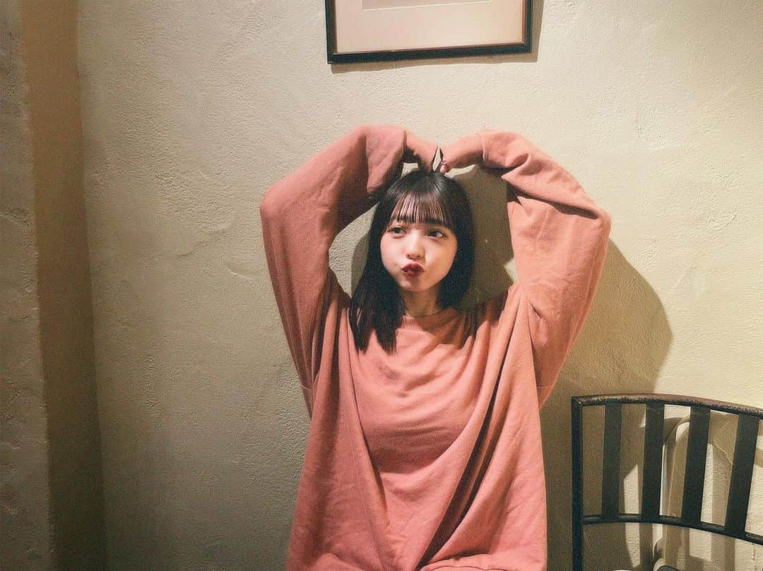 新田湖子のインスタグラム：「相手のお話を聞くのが好きだから、わたしの周りには沢山お話してくれる人が溢れてて幸せ🪔🪔 美味しいフレンチトースト屋さん連れてってくれた🍞🥛 この日ラフすぎた、笑」