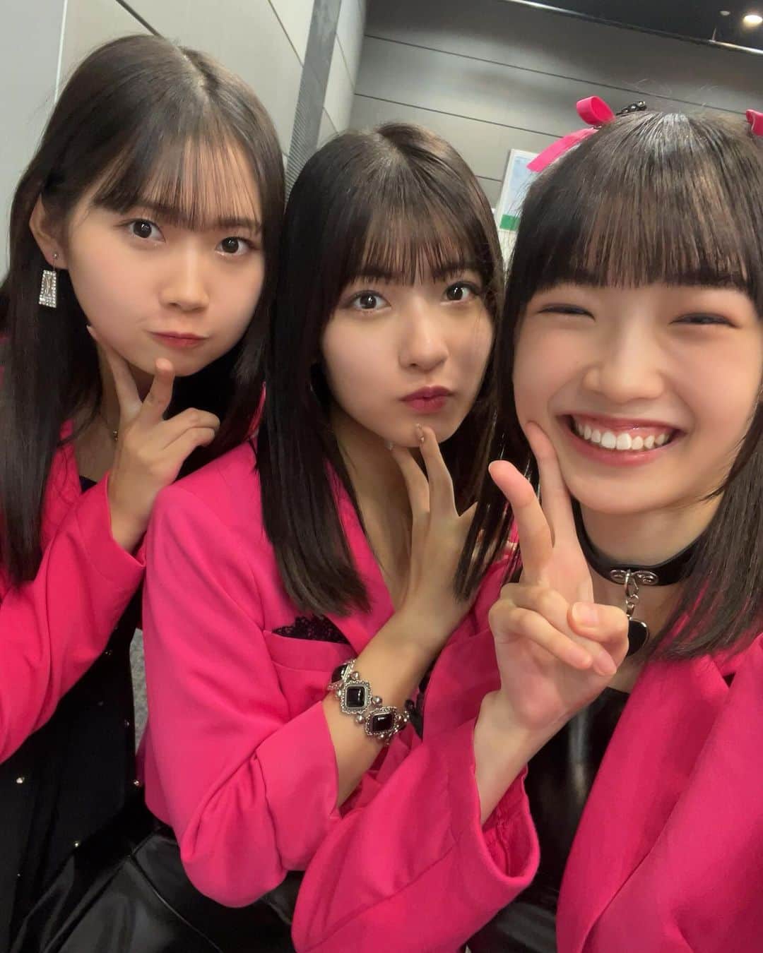山﨑愛生さんのインスタグラム写真 - (山﨑愛生Instagram)「. 今回のシングル＆2023年 ラスト☆チェキ・トーク・サイン会 皆さん、ありがとうございました✨✨ 楽しかった〜😆  📷 ♡左利きコンビ💜💚 leftのLを左手で作りました！ @miki_nonaka.official #野中美希   ♡15期🍓 @rio_kitagawa.official #北川莉央  @homare__okamura.official #岡村ほまれ   ♡きめきめいりー💚🤎 @morningmusume_official #櫻井梨央   #山﨑愛生 #パンダさんパワー  #モーニング娘 #モーニング娘23  #morningmusume23」12月9日 22時02分 - mei_yamazaki.official