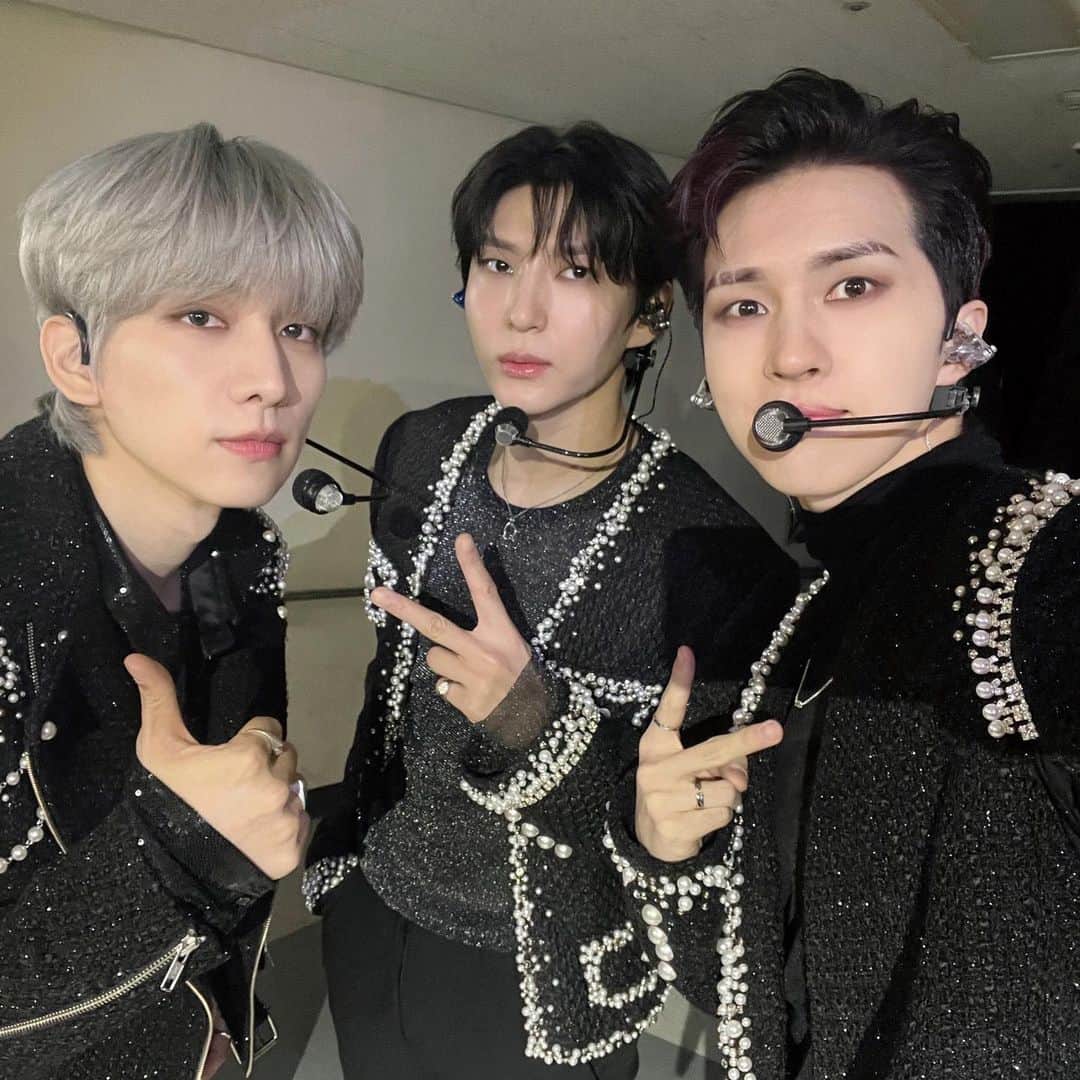 VIXXのインスタグラム：「- [20231209] VIXX LIVE FANTASIA ‘CONTINUUM’ 첫 콘🩵  오늘도 행복한 추억들로 잔뜩 써 내려간  #빅스X별빛 의 일기장 📝  별빛들의 일기장은  앞으로도 빅스가 채워줄게🩵  #빅스 #VIXX #VIXX_LIVE_FANTASIA #CONTINUUM」