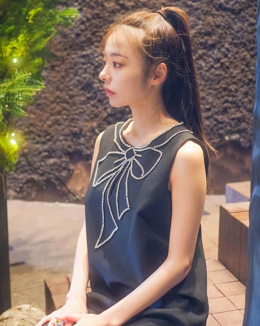 川村真洋さんのインスタグラム写真 - (川村真洋Instagram)「🪞🎀🎄｡:°・*⭐︎･  最近は街中イルミネーションでキラキラ、 見てるだけで癒されるね。  @katespadeny @katespadejapan ♤♧♡♢ #pr」12月9日 22時05分 - mahiro_kawamura_official