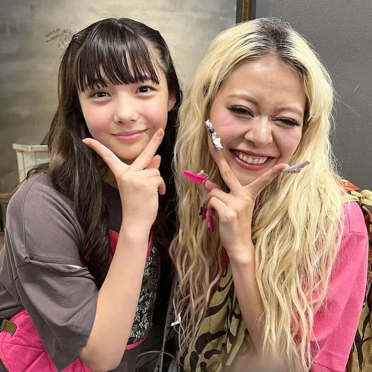 松尾そのまさんのインスタグラム写真 - (松尾そのまInstagram)「イェーイ🩷  ギャル💖  天てれのラップ回で 中1の5人組を奮い立たせてくれた ジオ　荒川さん💖  The W  めっちゃおもしろかったー💖  #ハッシュタグ  #ギャルしか勝たん #なんでも楽しいに変換   #松尾そのま #13 #jc1 #avex #avexmanagement   #てれび戦士  #天才てれびくん #天てれ #nhk #eテレ  #nhkプラス   #ニコラ　#ニコモ」12月9日 22時16分 - sonopy526