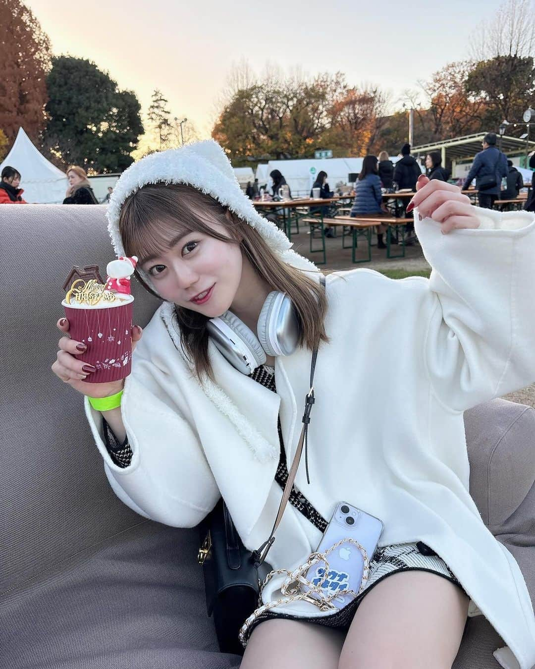 久木田菜々夏さんのインスタグラム写真 - (久木田菜々夏Instagram)「毎年行ってるクリスマスマーケット🎁 明治神宮のは初めて!!!✨  クリスマスマーケット（ @tokyochristmas ）さんに招待して頂きました🎅🏻🎄♡  昼に行くのは初めてだったけど寒すぎないしご飯も美味しいし新鮮で楽しかった︎︎︎︎︎☺︎  #クリスマスマーケット #明治神宮外苑 #明治神宮」12月9日 22時22分 - nanaka_kukita