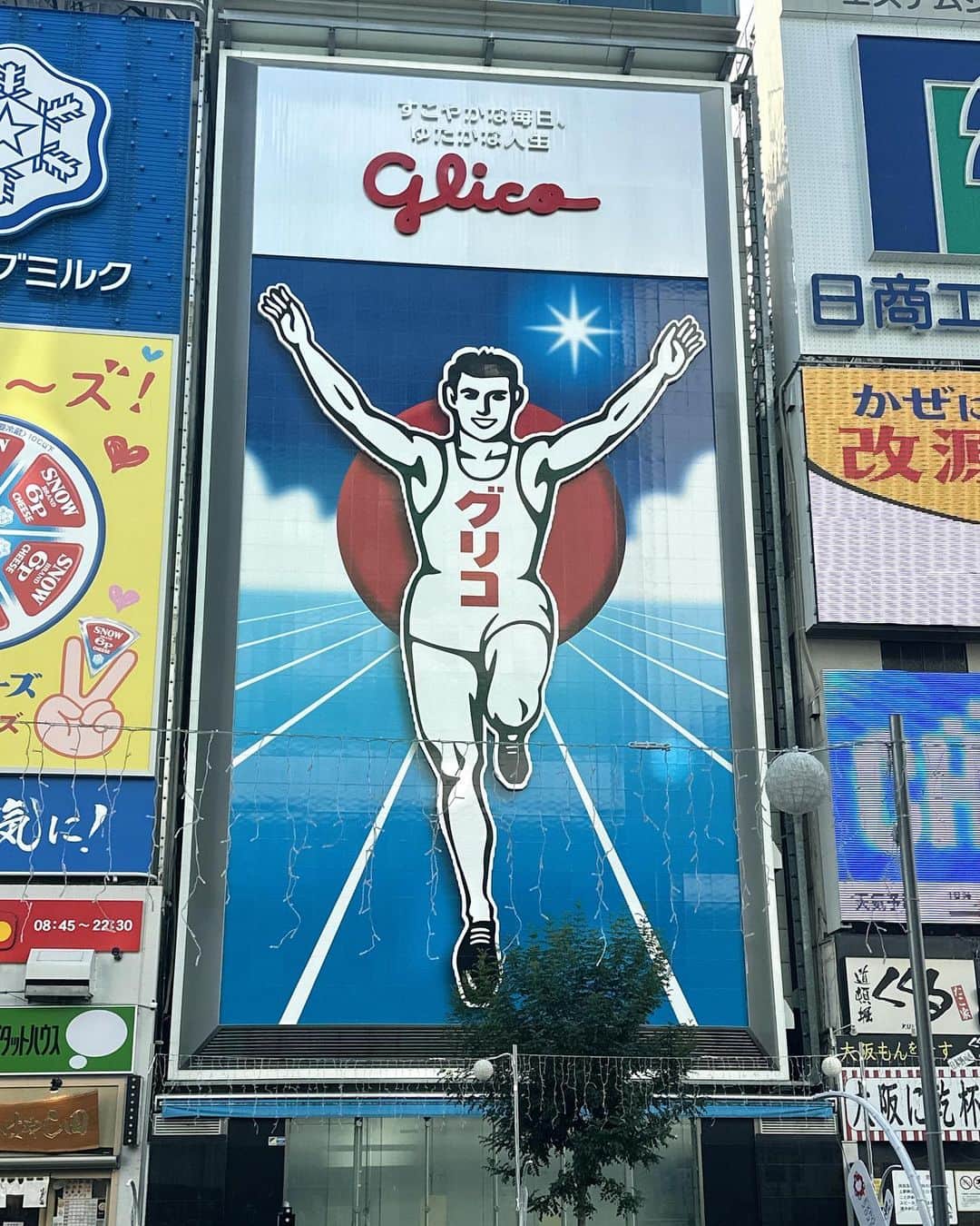 山下永玖/EIKUさんのインスタグラム写真 - (山下永玖/EIKUInstagram)「大阪ありがとう😊  たこ焼きあつあつパワーで盛り上がりました！ ワンエンの原点でもある場所に帰って来れて幸せです！ この先5年後も10年後も SWAGに幸せ与えられるように頑張ります！！  ほんますっきやねん🫶  #ONENONLY #EIKU #大阪」12月9日 22時25分 - eiku1219_official