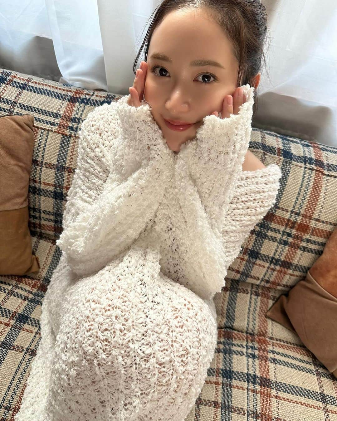 葉月ゆめさんのインスタグラム写真 - (葉月ゆめInstagram)「今年最後の撮影会が無事終了いたしました！ 会いにきてくださった皆さまありがとうございました 🤍  ひと足先にサンタさんも着てみたりして。 嬉しい事にいいお写真がまだあるので ファンクラブに載せようっと 🎅🏻🎶  今日も楽しいひと時を本当にありがとうございました ☺️」12月9日 22時35分 - yume_hazuki