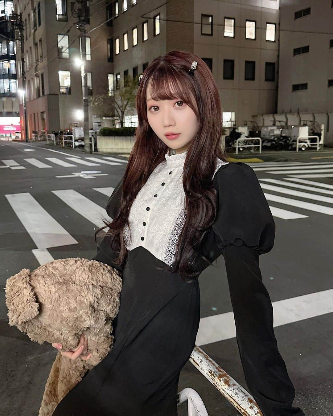 大谷映美里のインスタグラム：「メイド風ワンピ🐈‍⬛♡♡♡」