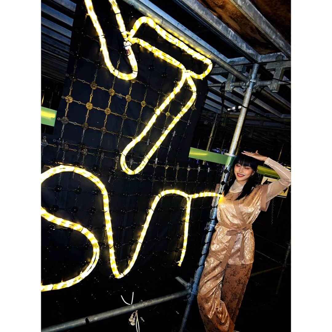 エナ さんのインスタグラム写真 - (エナ Instagram)「오사카 2회차 무사완료!! 낼도화이팅🔥🔥💎💎 . . #까망갱 #dancer #세븐틴 #follow #교세라돔 #콘서트 #seventeen」12月9日 22時54分 - eunkyung.shin