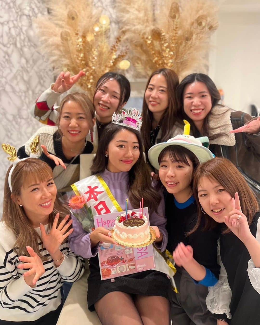 駄原杏里沙のインスタグラム：「・ 2023.11.22 29歳になりました🤍🎂  28歳もとにかく挑戦して 嬉しかったこと 辛かったこと 苦しかったこと たくさんありすぎてほんと幸せでした💗  今年は生きてる中で一番 自分と向き合い、大切なことに気づけた1年で 本当後悔1つもない✨👍  多くの方に支えられて今の私がいます💗 出会ってくれた皆様ありがとうございます🥰 29歳の私もよろしくお願い致します❤️  誕生日の日に大切な仲間と一緒に過ごせて 幸せだった〜😍🫶🫶」