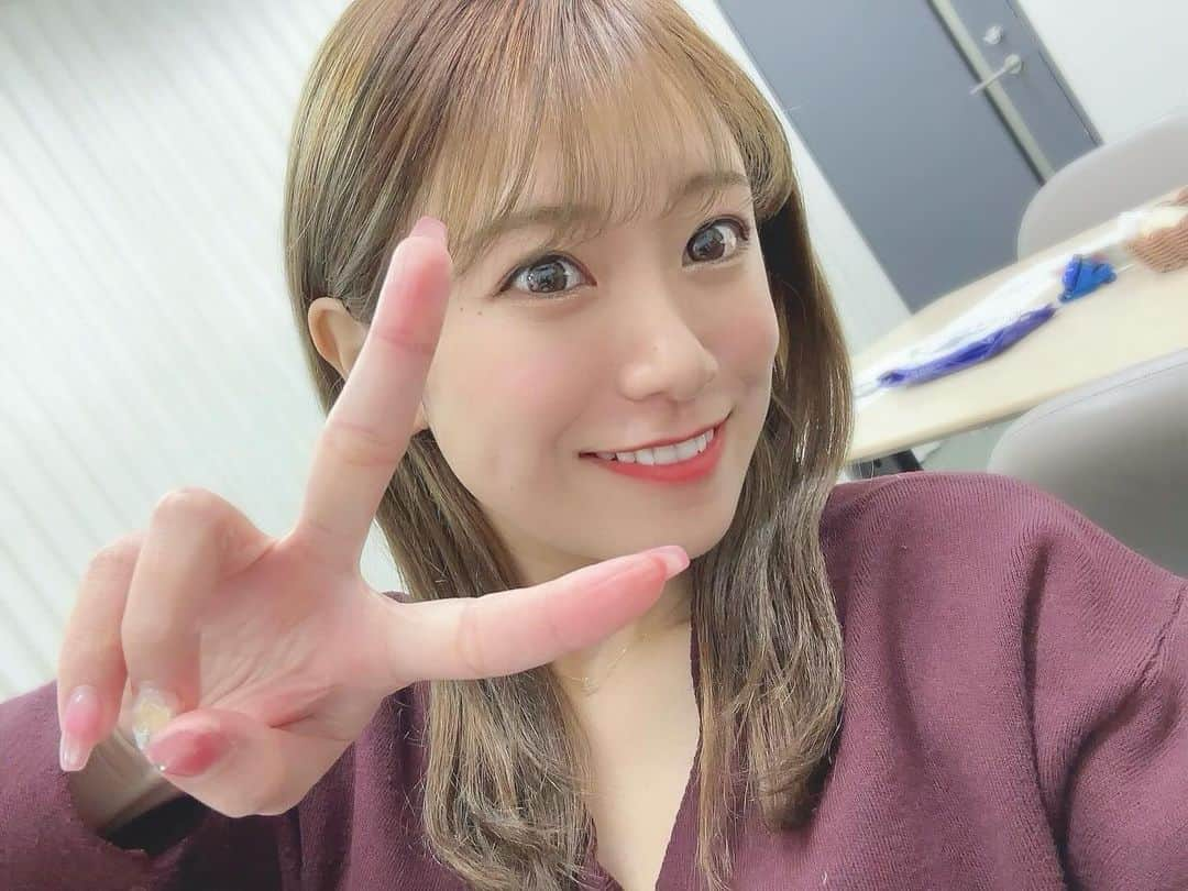 福本愛菜のインスタグラム：「最近毎日早起きできてる気がする〜😎 これは愛菜にとってはかなり珍しいことです。笑  ただ眠すぎて今日は久々に仕事終わり寝落ちしちゃってたので夜寝れるのか、、、😂😂😂  とりあえず明日も早起き頑張ってみる🫡  みんなも1日お疲れ様でした☺️✨  #今日も #お疲れ様でした #早起き #早寝早起き #明日も頑張ろう #😎 #おやすみなさい #😴」