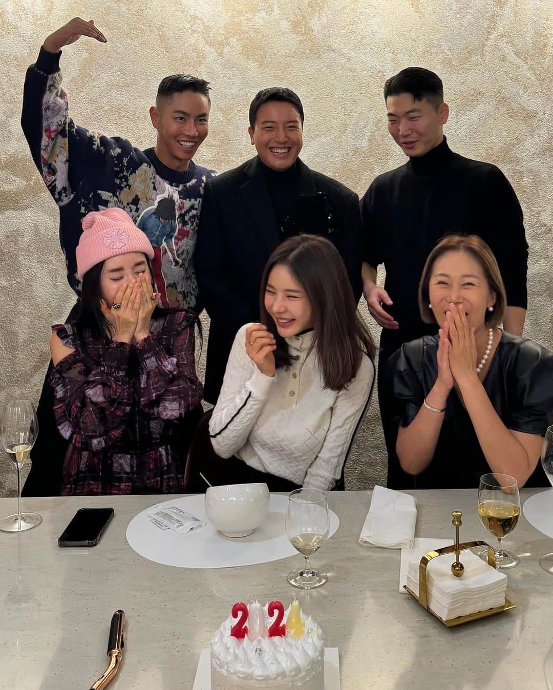 キム・ジュニさんのインスタグラム写真 - (キム・ジュニInstagram)「좋은 사람들 곁에서 나도 좋은 사람이 되고 싶게 하는 가족같은 나의최애 부부모임🤍 내년에도 건강하고 행복하자요!」12月9日 22時59分 - evajunie