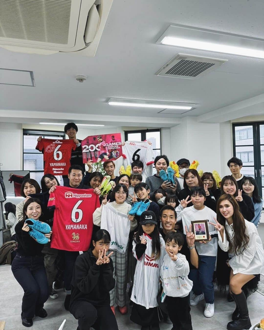 山中亮輔のインスタグラム：「第4回オフ会！！ みんないつもありがとう😊 アパレルカスタムイベントすげー楽しかった^ ^ みんなも喜んでくれて嬉しい！ 改めてメンバーのみんなに支えられてるんだなって実感してます。 これからもよろしくね😎😎😎  #LEFT #LEFTISMINE  #山中亮輔」