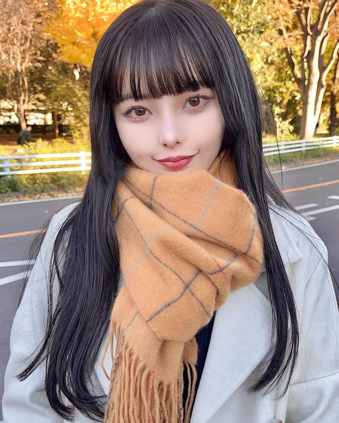 新倉のあのインスタグラム：「寒いね、🇧🇷の顔だよ、見なね  #アイドル #マフラー #マフラー女子」