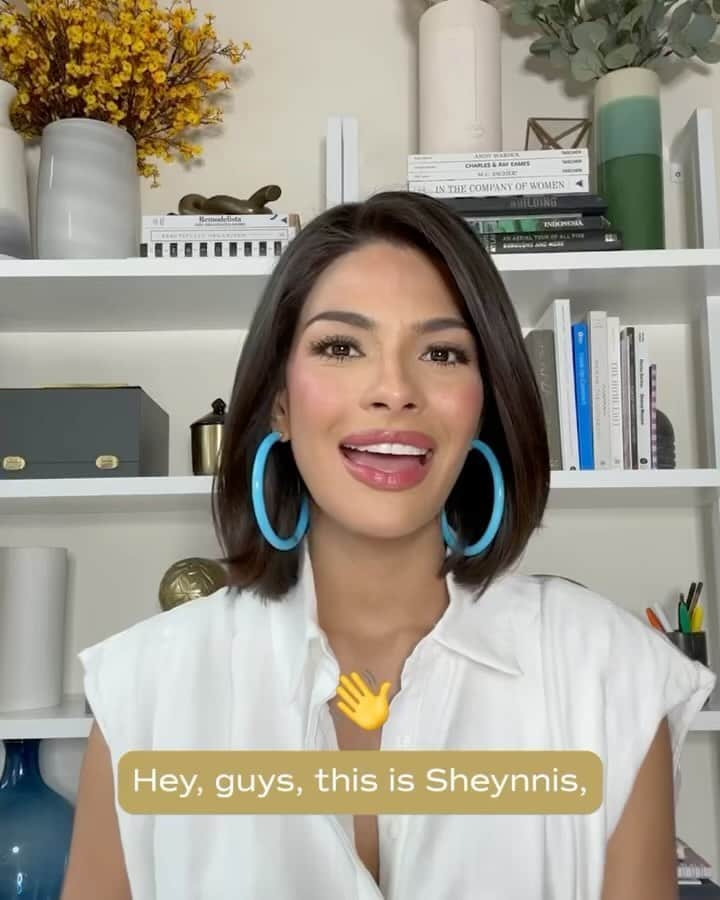 イリス・ミトゥネールのインスタグラム：「Get to know Miss Universe @sheynnispalacios_of!   Which fact surprised you the most? ⚽️🧩  Swipe to see the Spanish version ➡️」