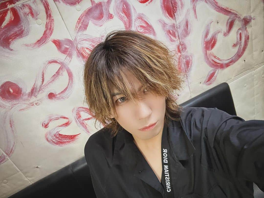 TAKUMA のインスタグラム：「札幌スリーマンありがとうございました！！  懐かしのメンバーで楽しくやってきました！ 札幌これて嬉しいです✨  明日は札幌ワンマンよろしくお願いします💋  #たんさん #ギルド #札幌」