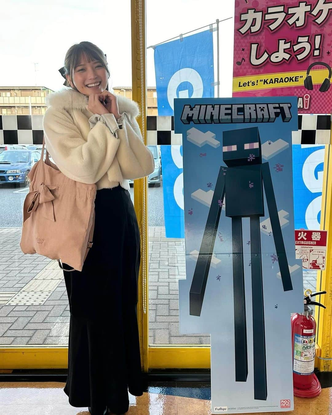 あまつ様さんのインスタグラム写真 - (あまつ様Instagram)「🧱  最近マイクラにハマってて  エンダーマンちゃんが可愛くて好き……………🤍🤍  たまたま出会っちゃったから2ショ撮らせていただいた🫶🏻  年明け時間が出来たら配信したいなあ🥹  　  #あまつまりな #あまつ様 #私服」12月9日 23時29分 - r_ap82_