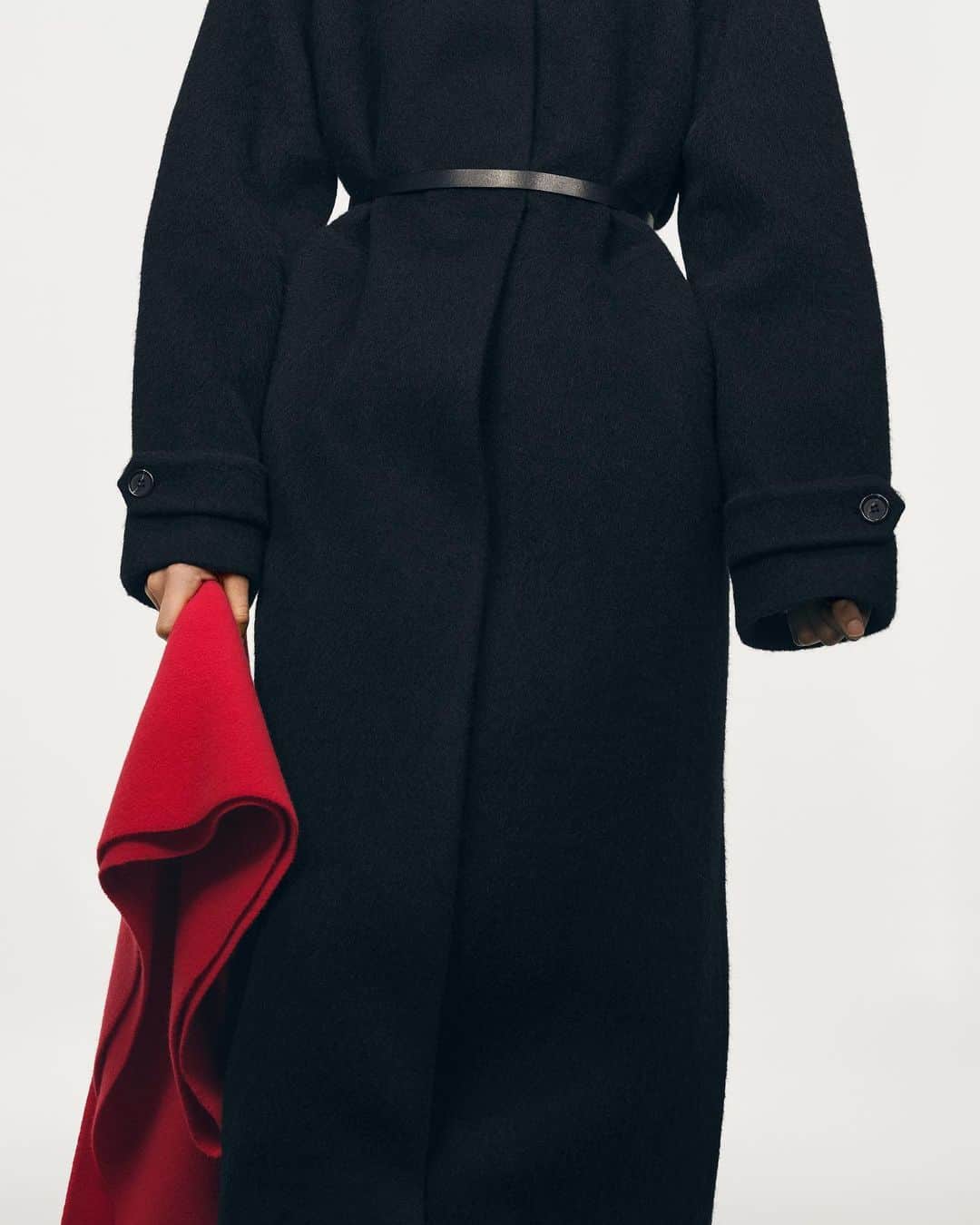 ARKETさんのインスタグラム写真 - (ARKETInstagram)「LOOK 11. High-Neck Rib Dress, Cashmere Scarf, Cashmere Hood, Merrell Moab Speed Thermo Mid Hikers, Leather Crossbody Bag.   LOOK 12. Oversized Wool Coat, Velvet Wrap Skirt, Wool Top, Wool Scarf, Buckle Leather Belt, Cashmere Hood, adidas adiFOM Superstar Boots.  - Explore the full edit: link in bio. - #ARKET」12月9日 23時37分 - arketofficial