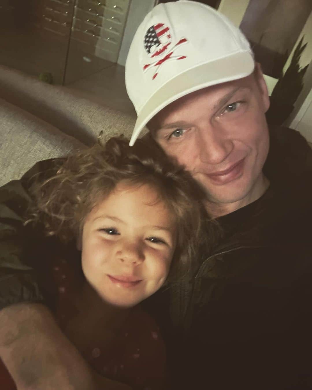 ニック・カーターのインスタグラム：「Nothing in the world is better. 🫠 ❤️」