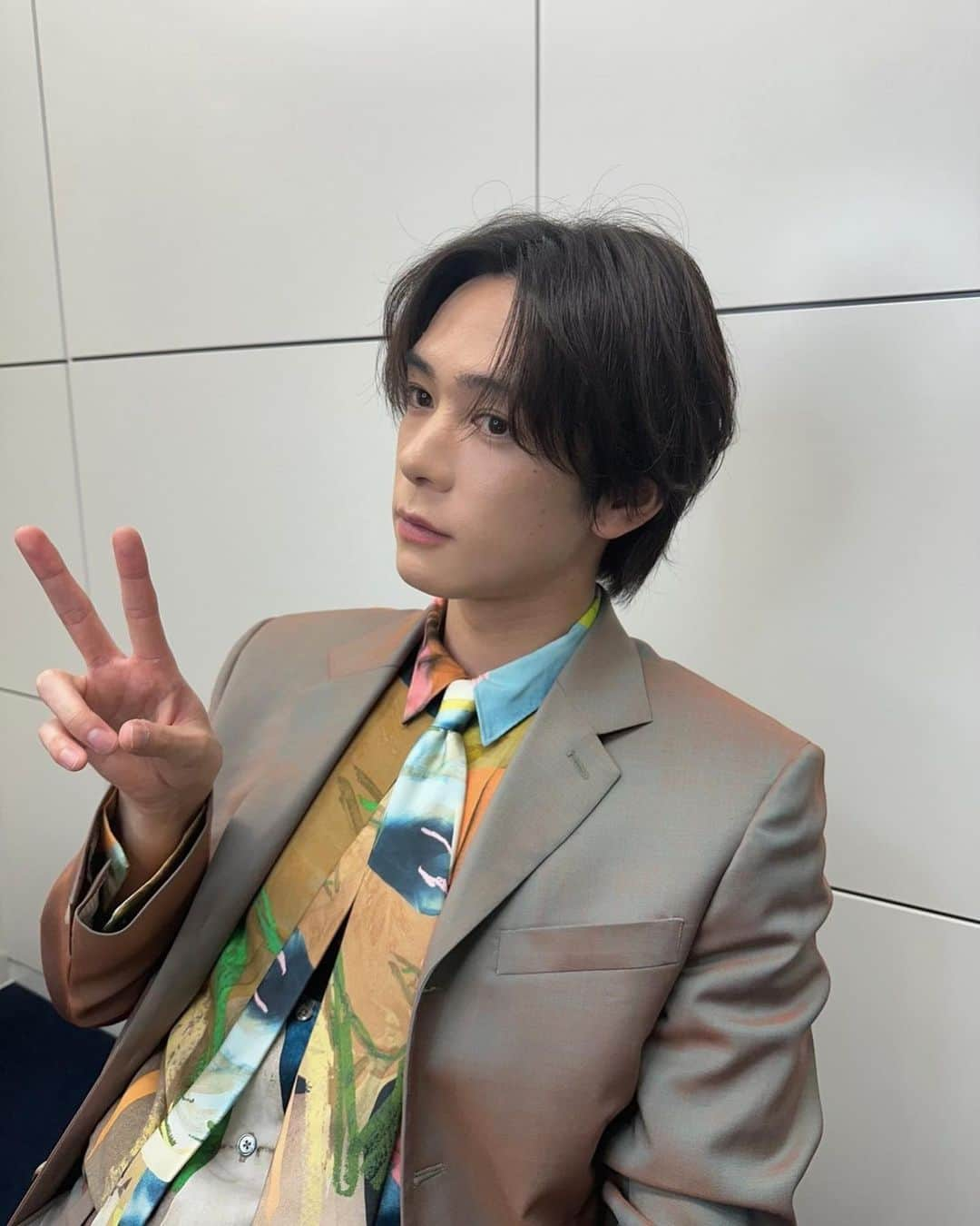 内藤秀一郎のインスタグラム：「1st写真集「一」のイベントが終わりましたああ！  すっごい幸せだった🥲☺️😳 皆さん最高な思い出をありがとう。  やっとファンの皆さんとお話しできて本当に幸せだったなぁ 幸せしか言ってないけど、本当に幸せでした☺️  もっとがんばろーてなったよん またみんなに会えるように頑張るね☺︎  イベントに直接来れなかった方もオンラインで話せてよかったあ！ 遅くまでありがとうございましたっ  おやすみです☺️」