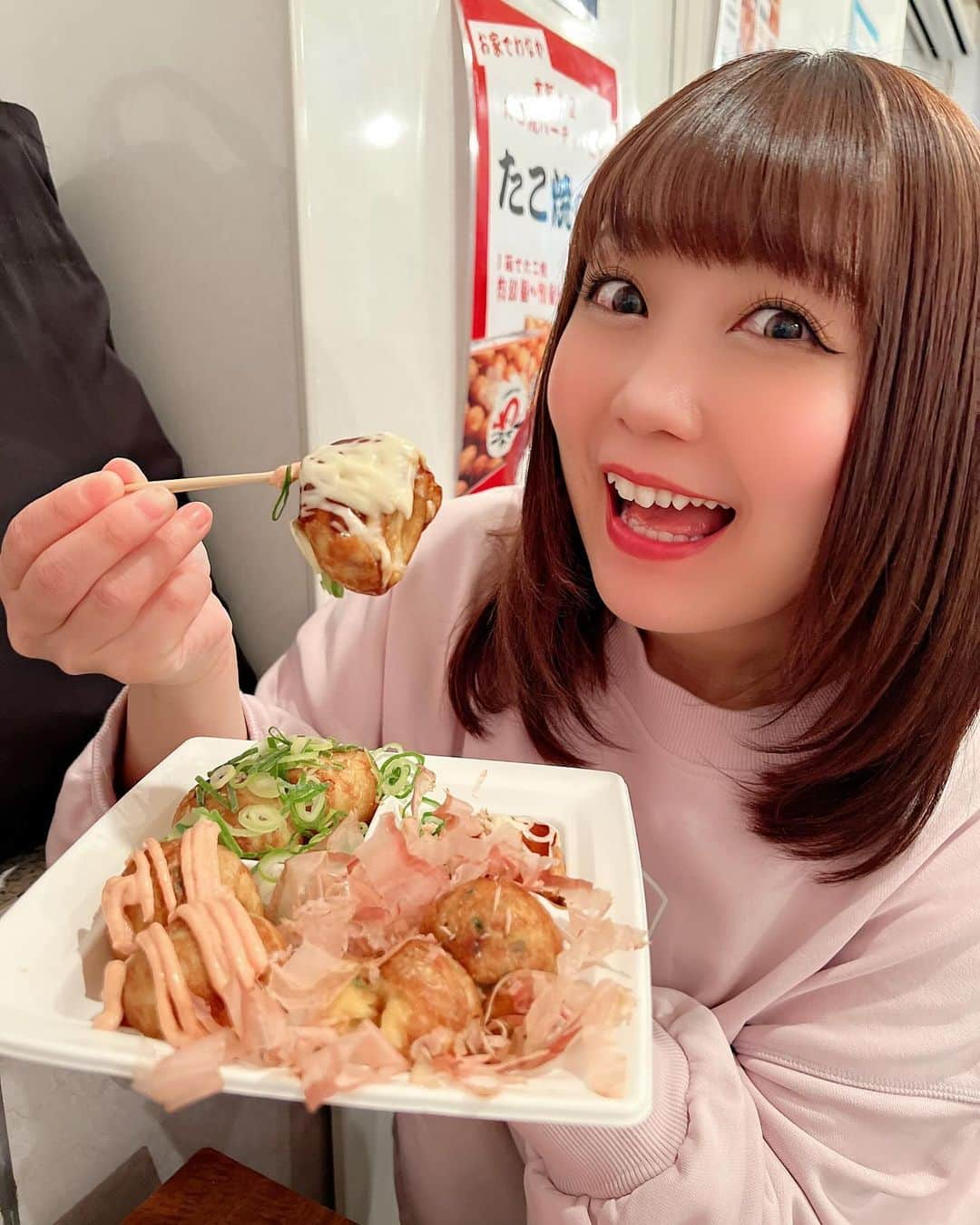 嶋梨夏さんのインスタグラム写真 - (嶋梨夏Instagram)「このとろとろ感溢れるたこ焼きが、たまらなく好きなのです🥹💕💕 . . . . . #被写体 #お仕事依頼受付中 #わなか #たこ焼き #タイラーF #タイラーF大阪 #無責任艦長タイラー #舞台 #演劇 #大阪 #イエスシアター #いっぱい食べる君が好き #もぐもぐ #むちむち #ぷに子 #アラサー女子 #平成元年生まれ #150cm #ファインダー越しの私の世界 #ポートレート #ポートレート撮影 #女優 #actress #photooftheday #JAPAN #japanesegirl #instagood #followme #ricashima #嶋梨夏」12月9日 23時46分 - shimarica_jp