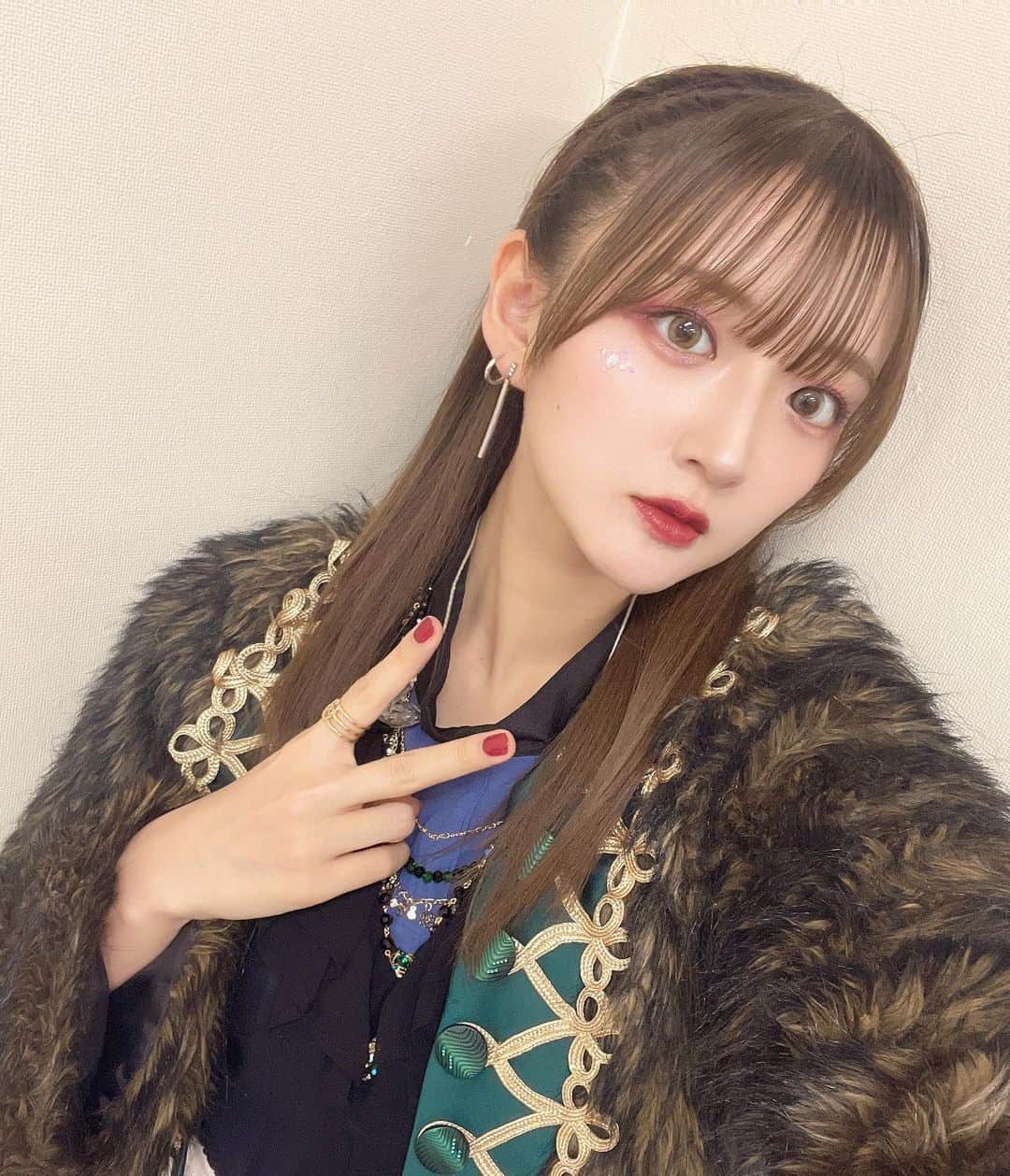 山根綺さんのインスタグラム写真 - (山根綺Instagram)「『異次元フェス アイドルマスター★❤︎ラブライブ！歌合戦』DAY1 ご来場、ご視聴いただきありがとうございました！ 新しい歴史が生まれたこのライブに立つことが出来て、本当に嬉しかったです。 そしてやっぱり東京ドームは広い...！ドームいっぱいのライトが本当に綺麗でした。素敵な景色をありがとうございました！！ 来年のシャニマス6thツアーも頑張ります。☺︎ #異次元フェス #アイドルマスター #ラブライブ #歌合戦 #シャニマス #緋田美琴 #東京ドーム」12月10日 0時09分 - yaya_usap