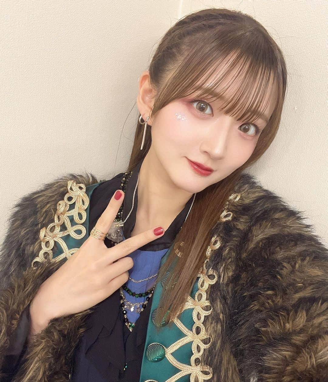 山根綺さんのインスタグラム写真 - (山根綺Instagram)「『異次元フェス アイドルマスター★❤︎ラブライブ！歌合戦』DAY1 ご来場、ご視聴いただきありがとうございました！ 新しい歴史が生まれたこのライブに立つことが出来て、本当に嬉しかったです。 そしてやっぱり東京ドームは広い...！ドームいっぱいのライトが本当に綺麗でした。素敵な景色をありがとうございました！！ 来年のシャニマス6thツアーも頑張ります。☺︎ #異次元フェス #アイドルマスター #ラブライブ #歌合戦 #シャニマス #緋田美琴 #東京ドーム」12月10日 0時09分 - yaya_usap